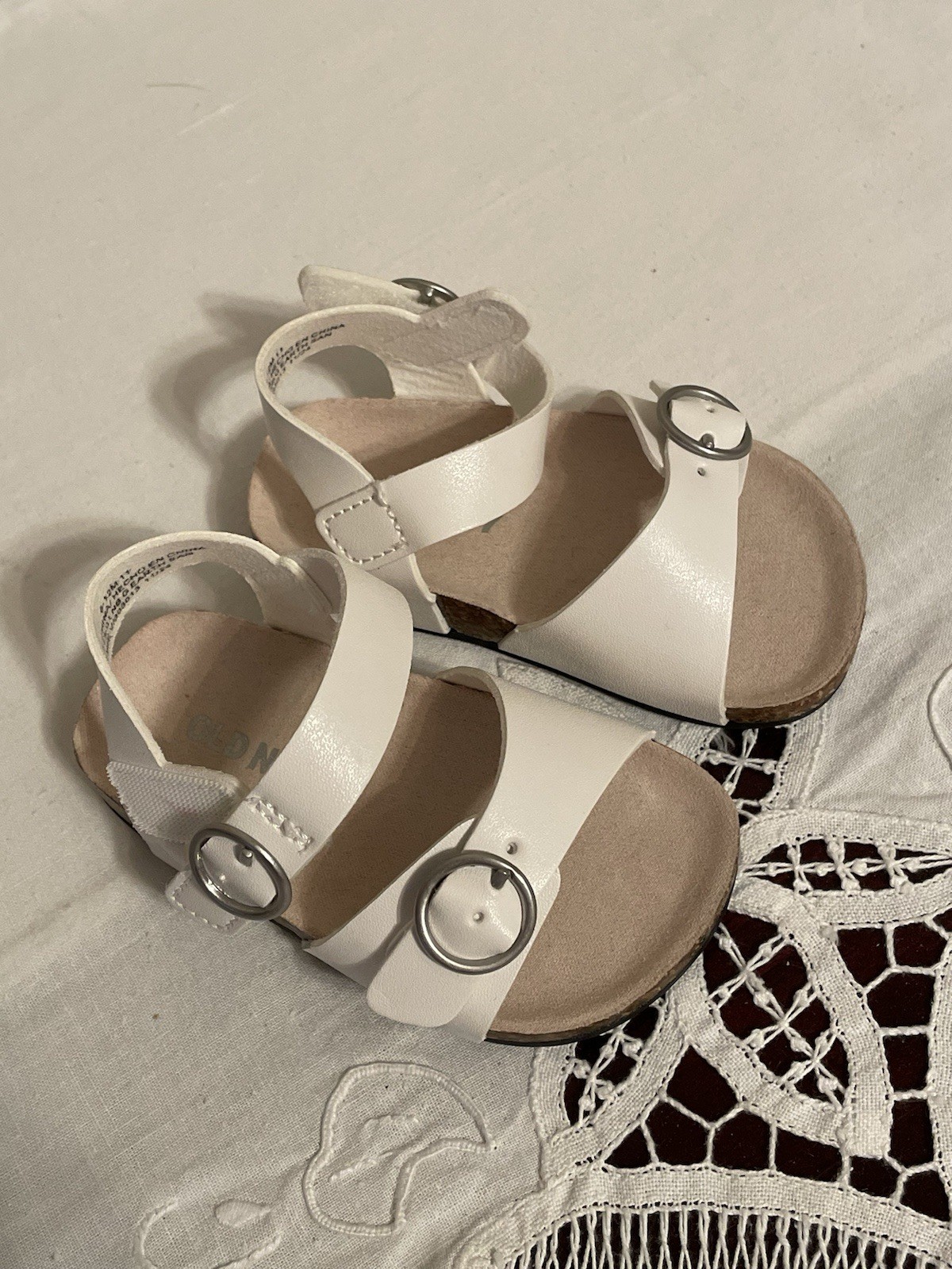 Old Navy Toddler Girls Size 6-12M White Double Buckle Sandals Cork Footbed EUC