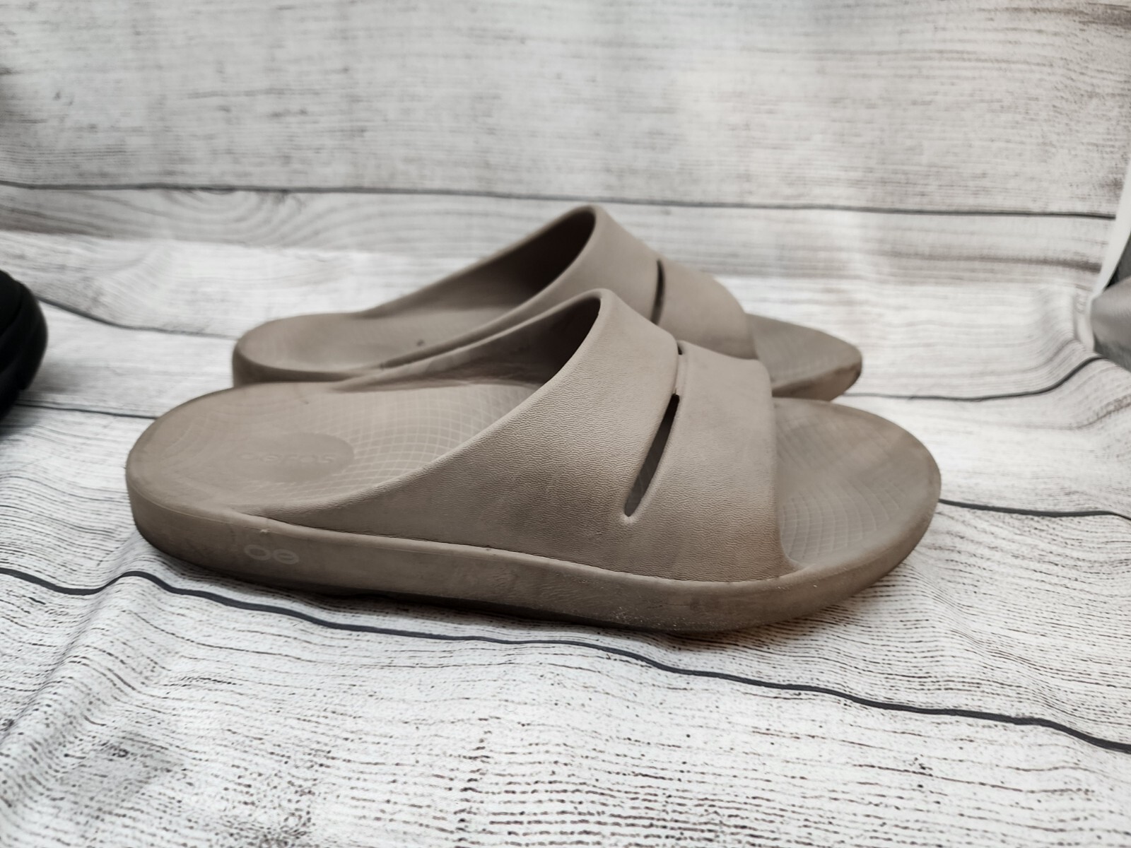 OOFOS OOahh Recovery Slides Nomad Taupe Sandals Women’s Size 11 Men’s 9