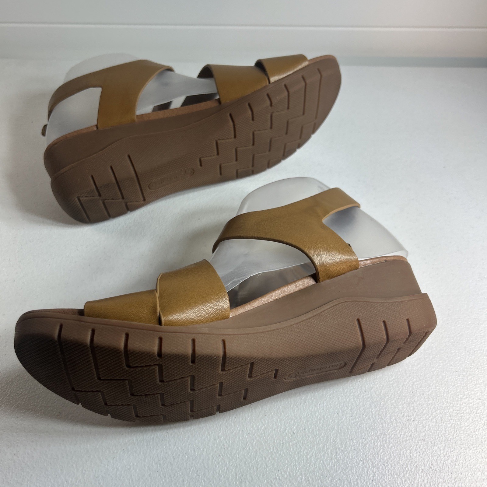 Baretraps Caley Women’s Sandals Size 9.5 M Tan Carmel Shoes Strap Comfort