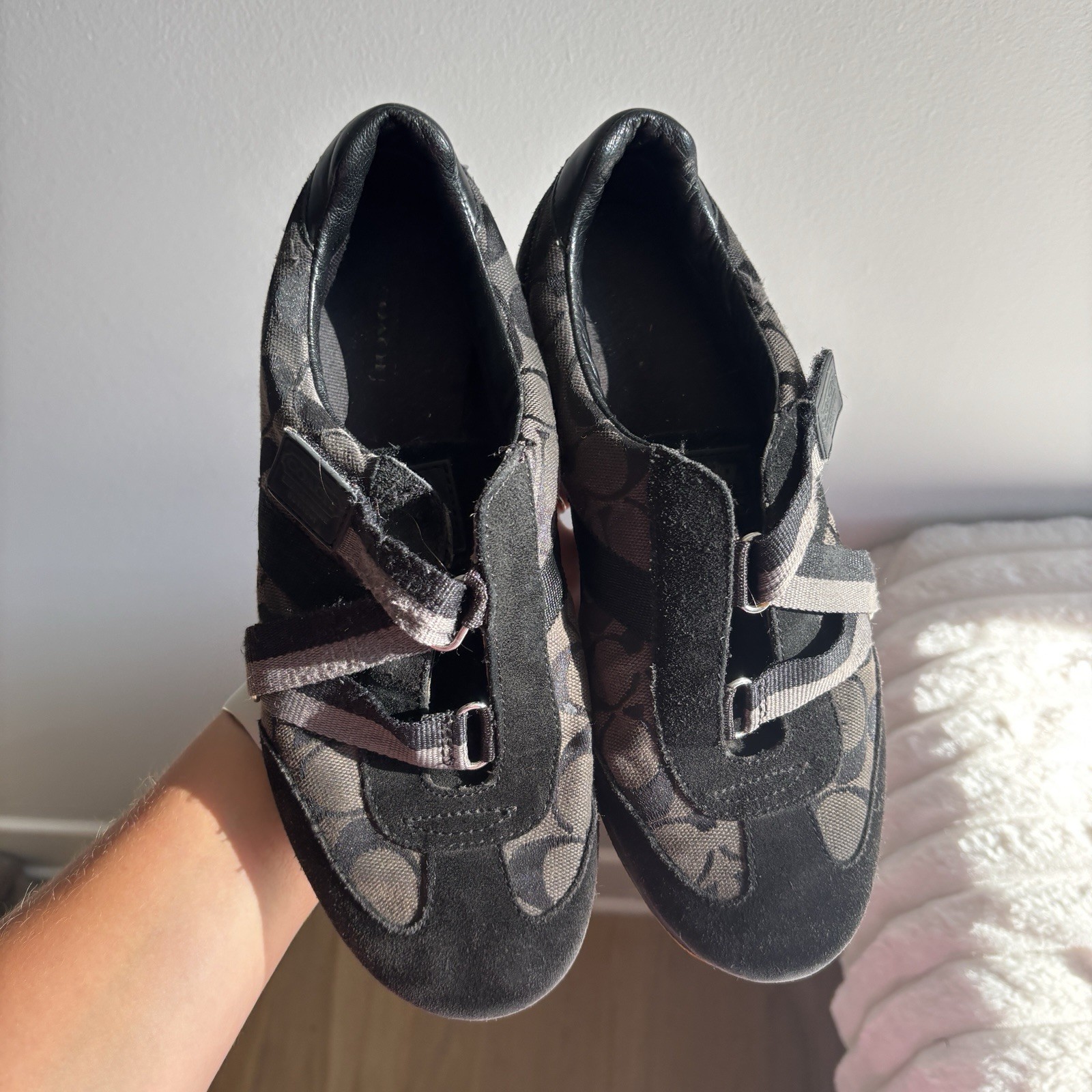 Coach Juli Signature Hook & Loop Strap Low Top Sneakers Black Gray Womens
