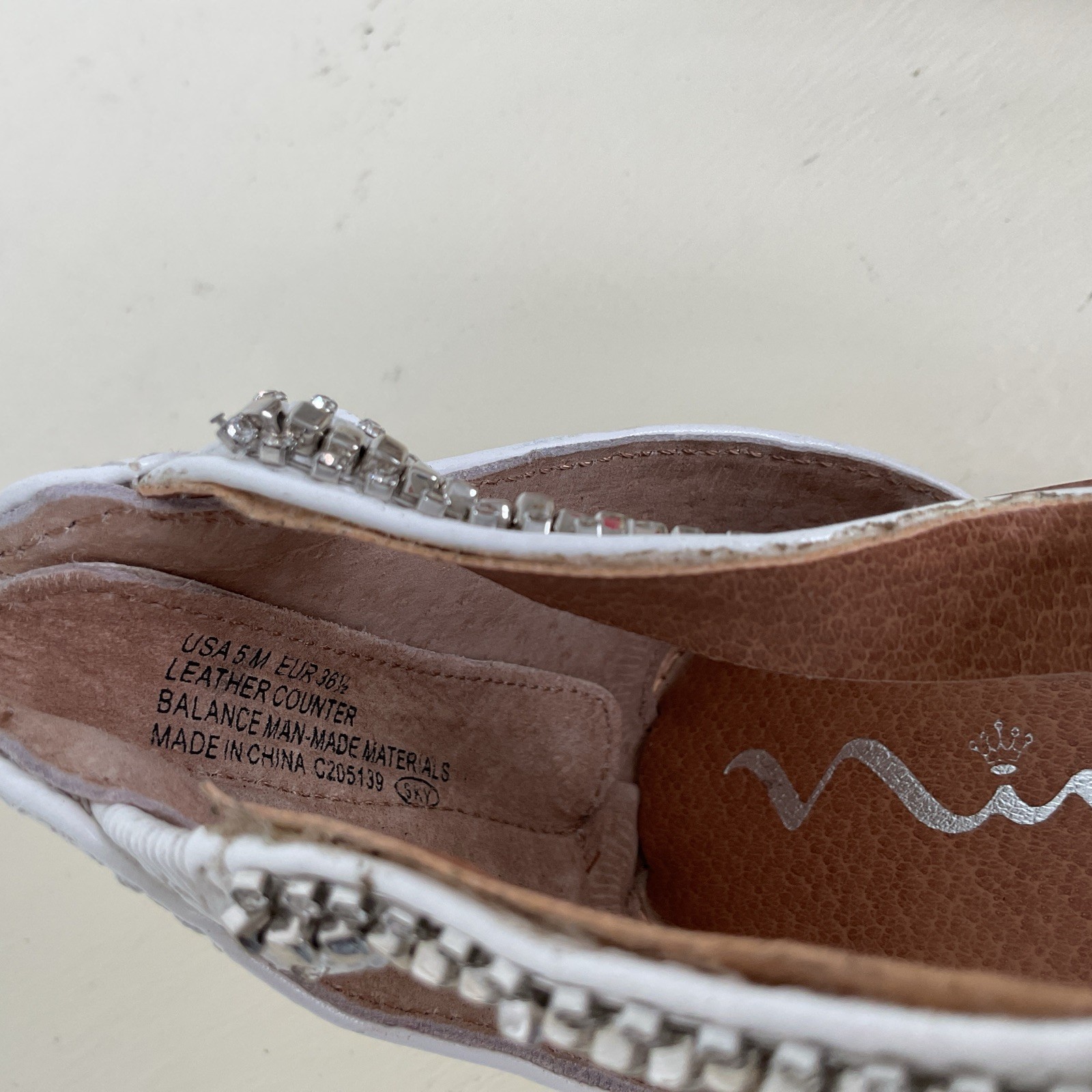 Nina Sparkly Rhinestone Ankle Strap Flat Sandal Women Size 5 wedding summer