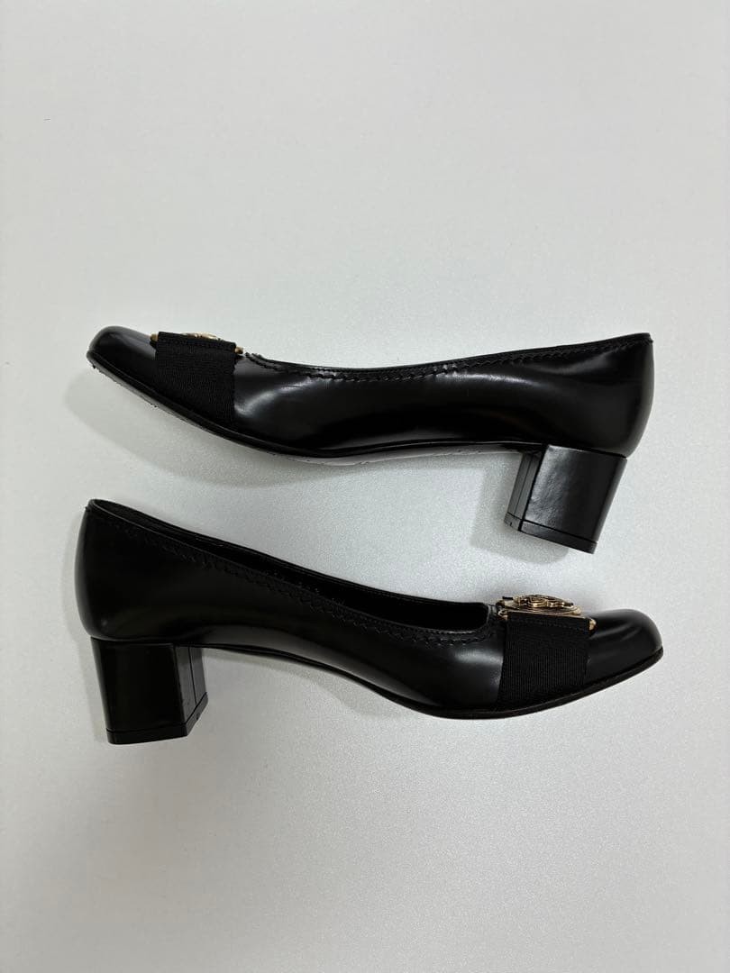 GUCCI Black Leather Pumps Size 23cm 9in Gold Emblem High Heels
