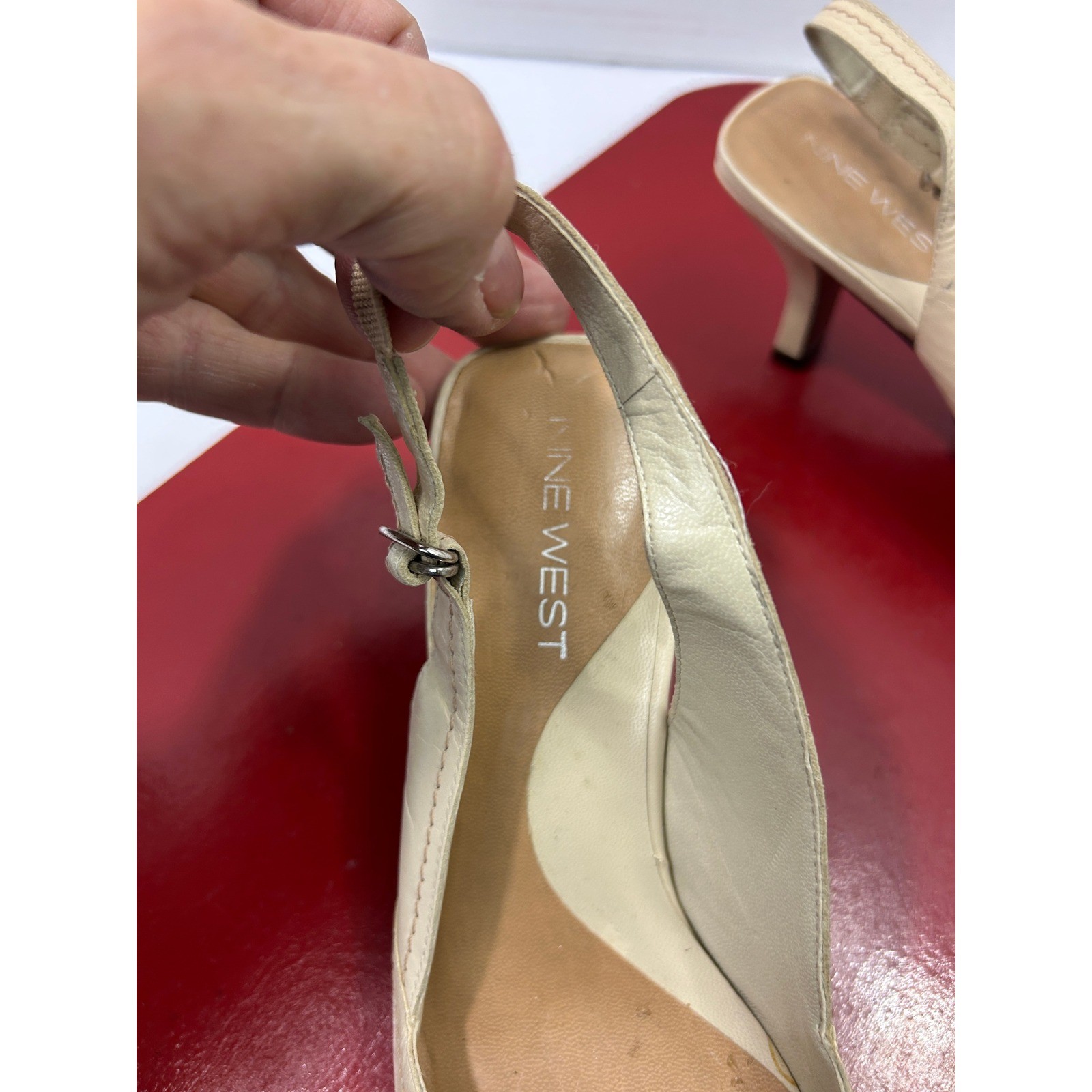 Nine West Solid Slingback Pumps 6M Cream Leather Square Toe Kitten Heel 90s Chic