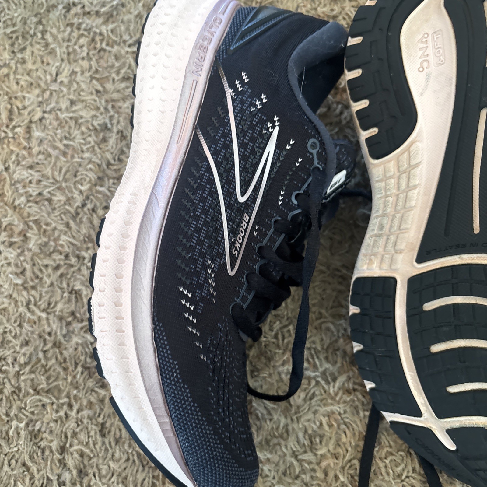 Size 8- Brooks Glycerin GTS 19 Black/Metallic/Ombre Excellent Clean Condition