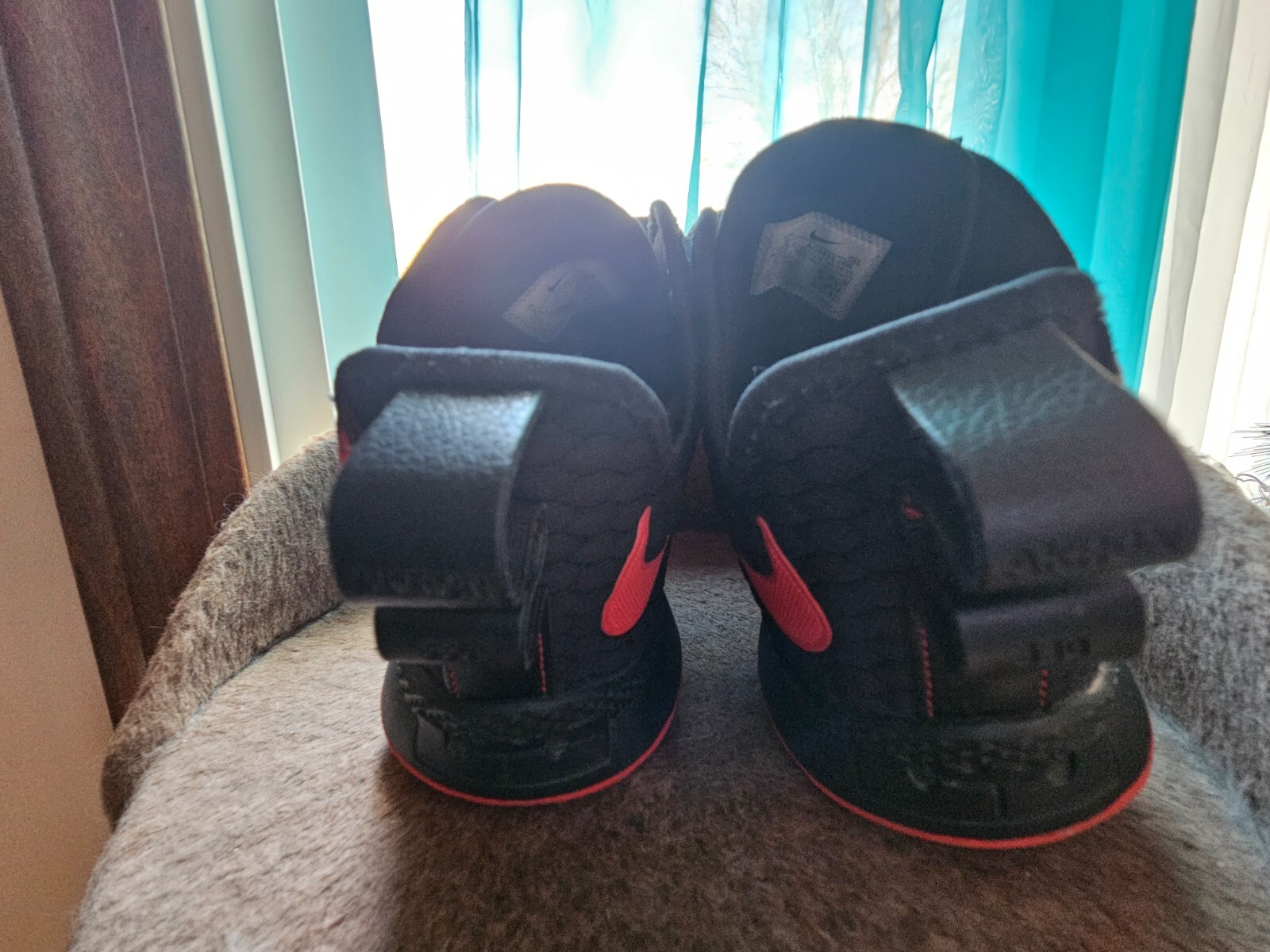 Nike Witness Akron 330 woman’s size 9 shoes