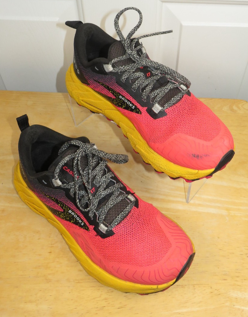 Brooks Cascadia 17 Diva Pink Lemon Chrome Trail Running Hiking Shoes Women’s 7 B