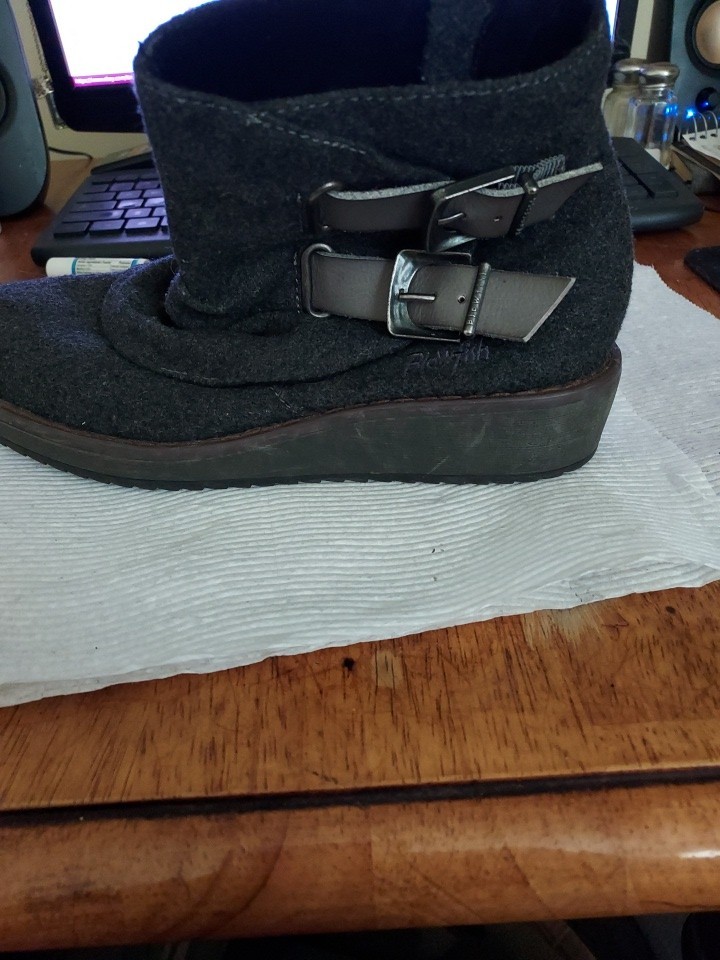 Woman’s Blowfish Malibu Buckle Flannel Ankle Boots Size 8