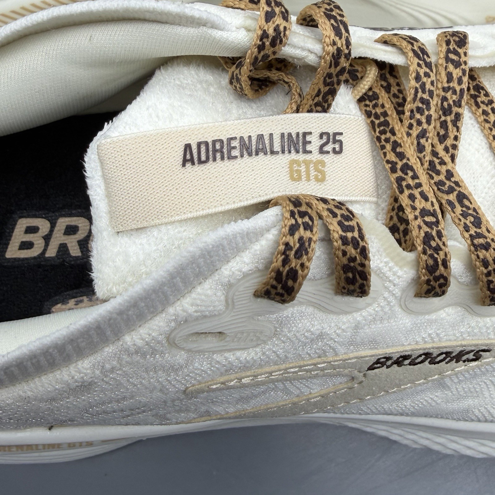 Brooks Adrenaline GTS 25 Women’s 6.5 Running Walking Shoes Coconut Crème Leopard