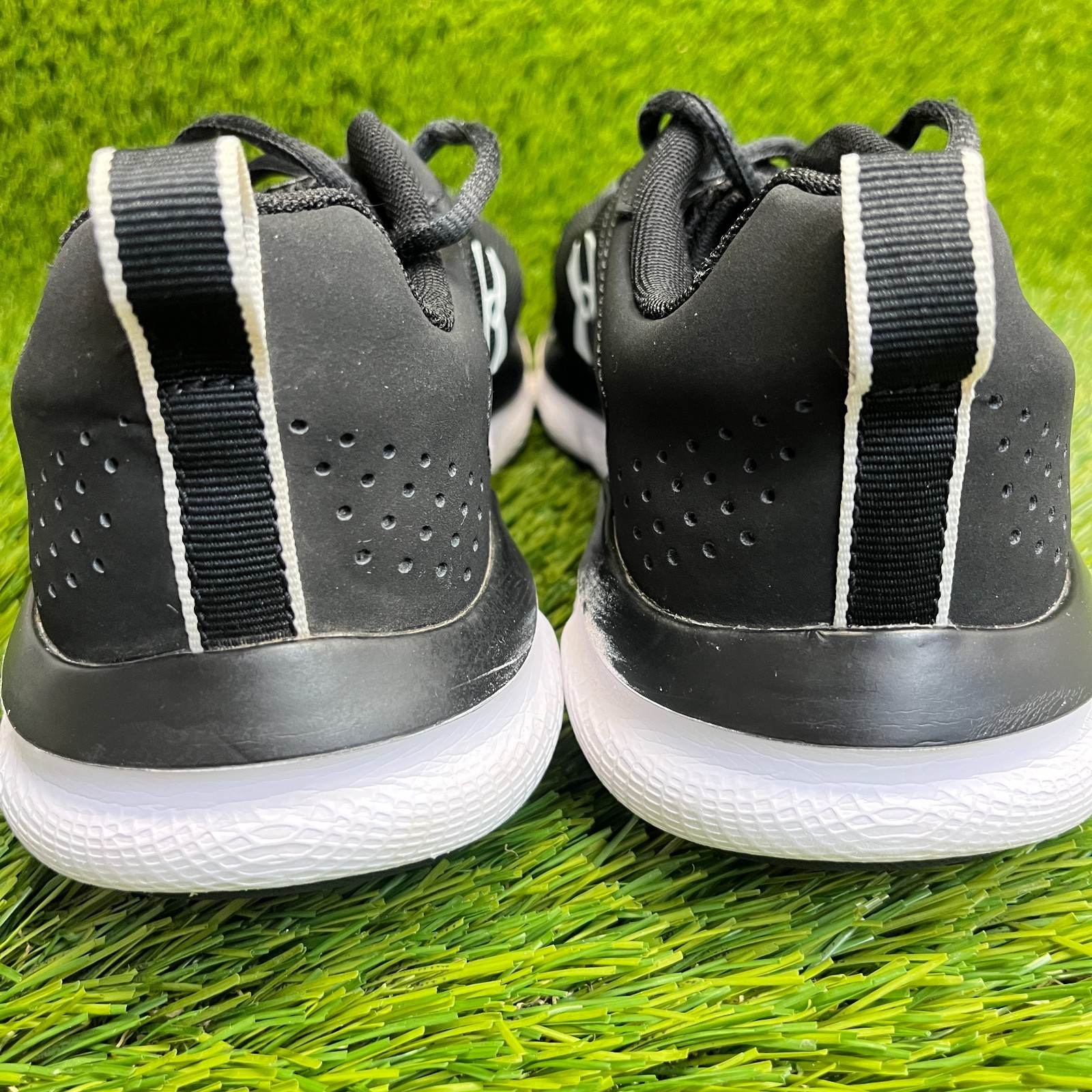 Under Armour Charged Assert 9 Womens Size 10 Black White Running Shoes Sneakers