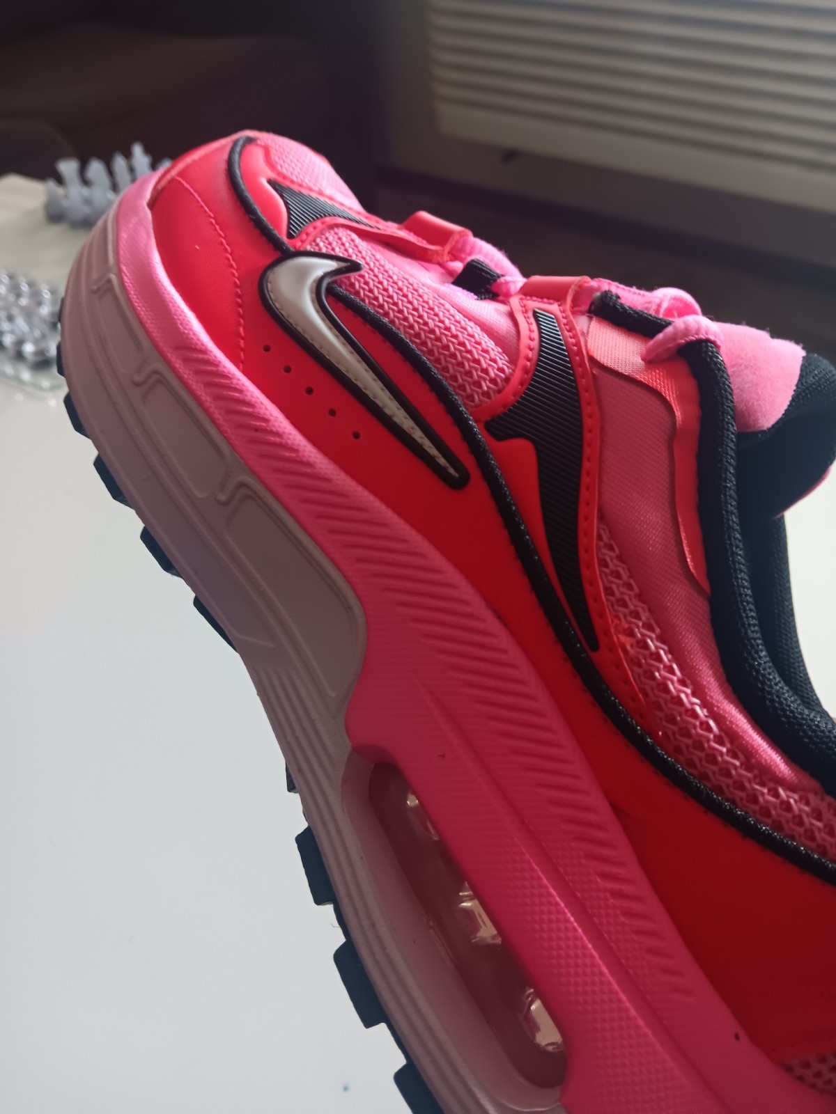 Nike Air Max Bliss Laser Pink White Solar Red Womens Running Sneakers Sz 7.5