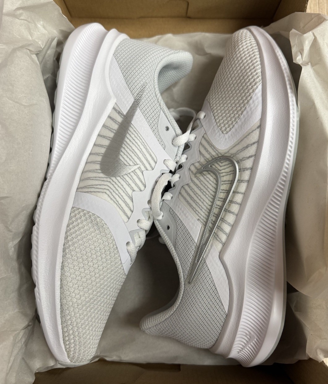 Nike Wmns Downshifter 11 White Metallic Silver US SZ 8.5 CW3413-100