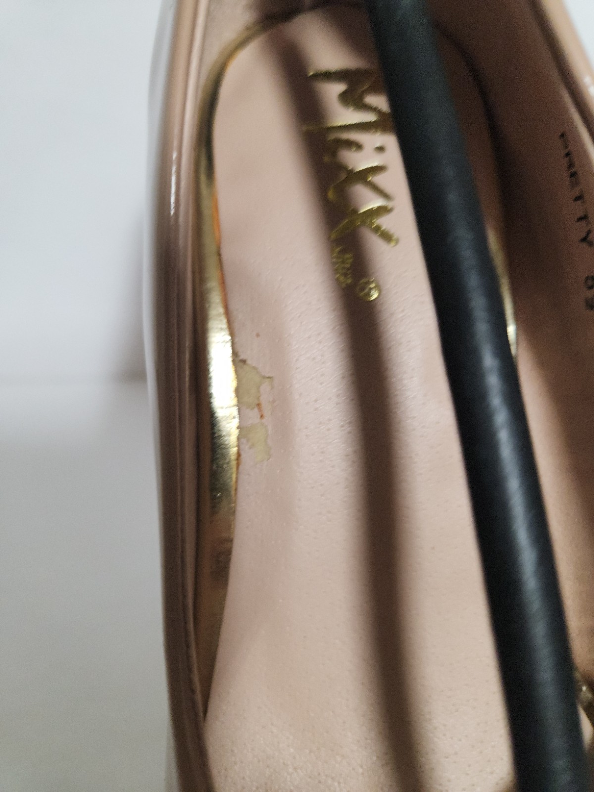 Mixx Shuz Nude Patent Round Toe Platform Pumps Heels Women’s Size 5.5