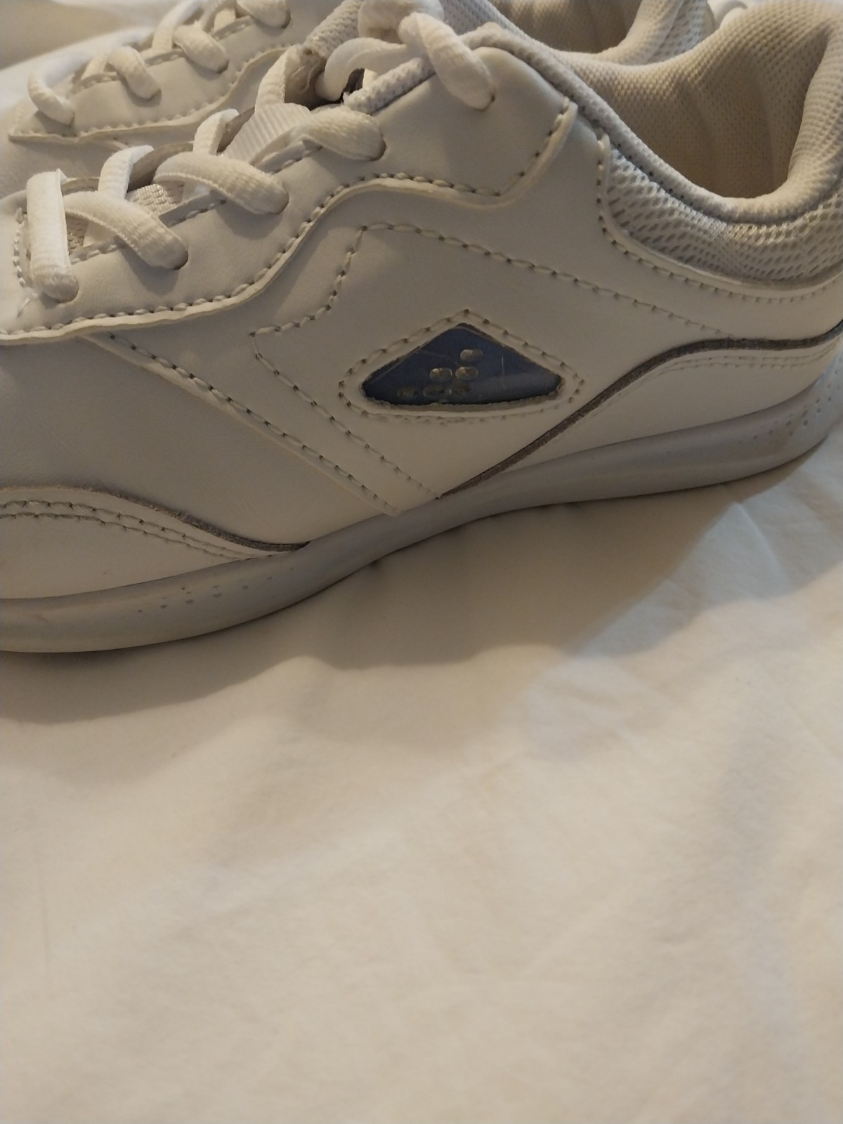 White Cheer Shoes BCG Leather Size 3