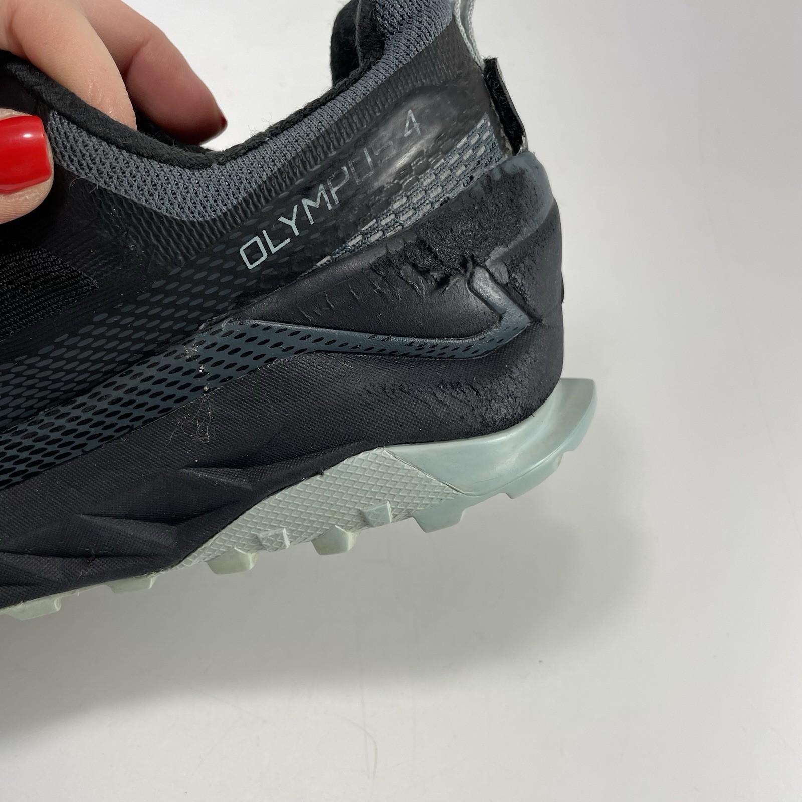 Altra Olympus 4 Womens Running Shoes Size US 7.5 Black Vibram Max Cushion
