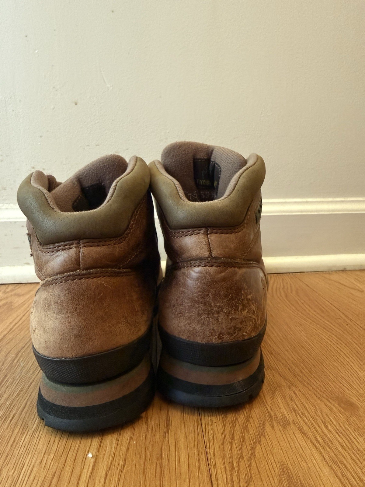 Timberland Brown Leather Hiking Trail Boots Womens Size 7.5 M (DAMAGED LACE)