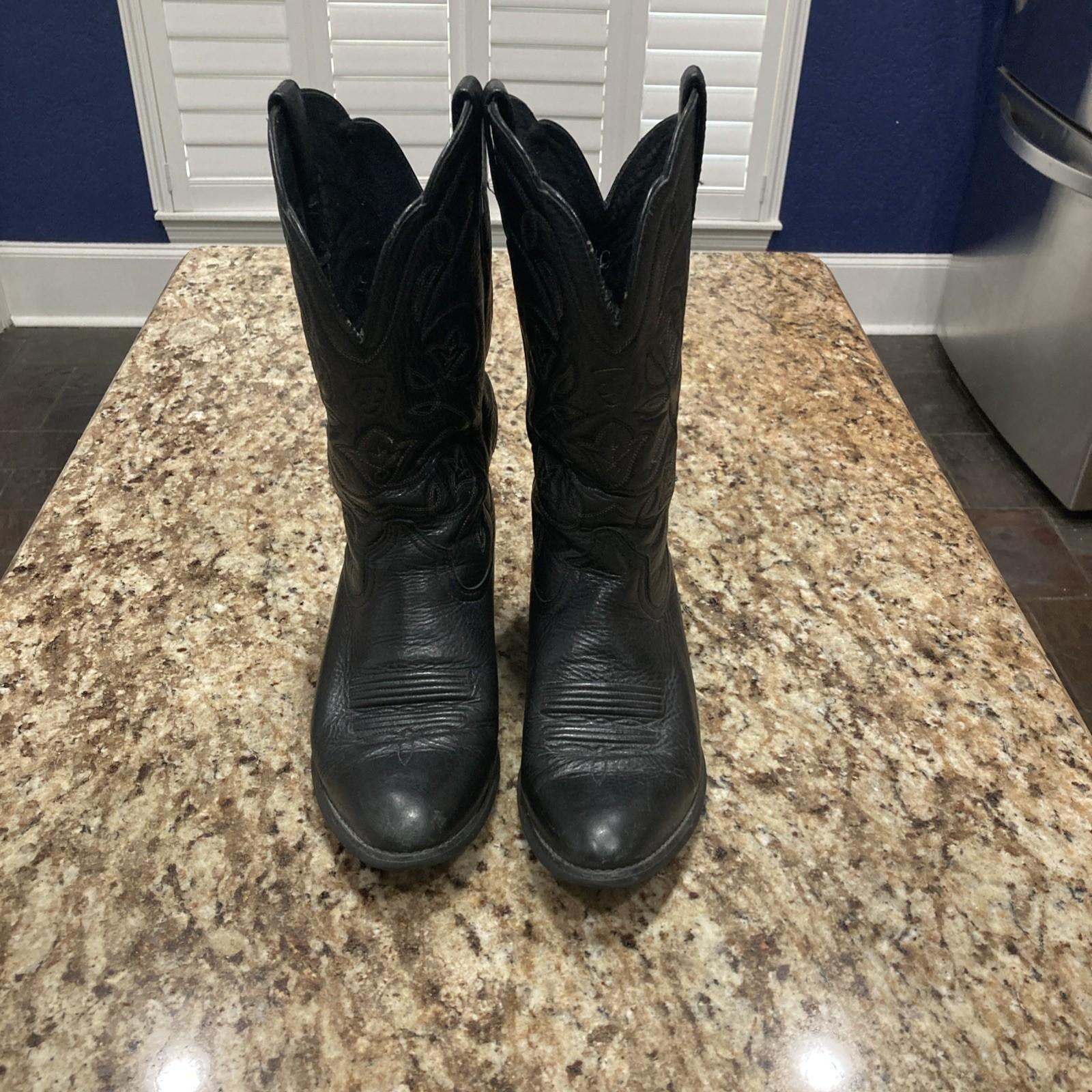 Ariat Woman’s Heritage R Toe Cowgirl Boots Black Leather Size 7.5C 10001037