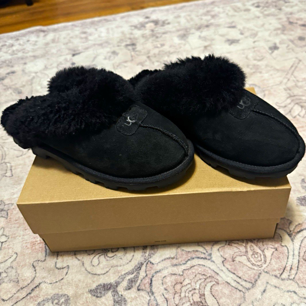 UGG Coquette Women’s Black Suede Shearling Lined Slip-On Slippers 7 EU38