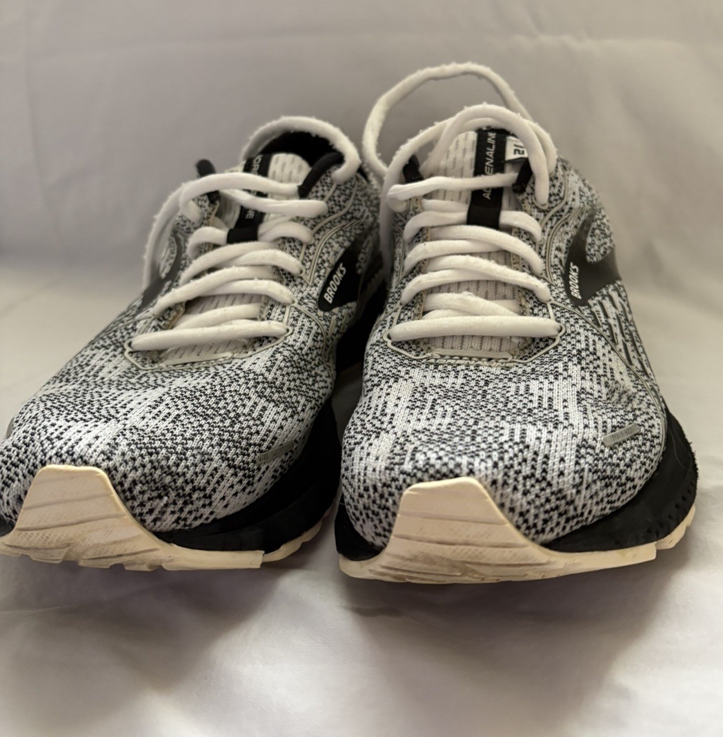 Brooks Women’s Adrenaline 21 Size 8.5 Black And Grey And White