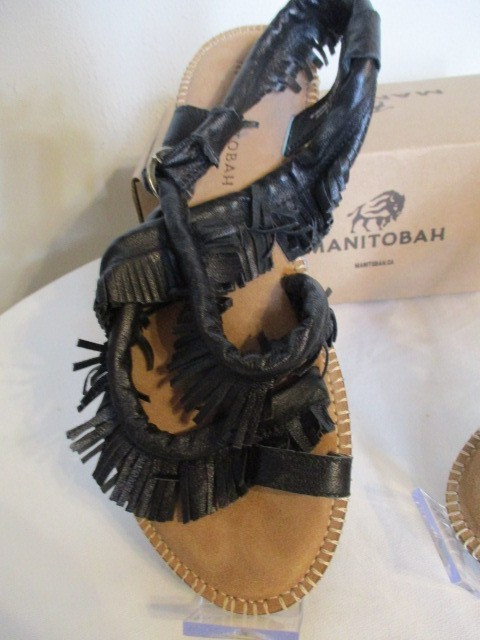 NIB Manitobah Wasaga Fringe Leather Toe Ring Buckle Sandals in Black Size 11