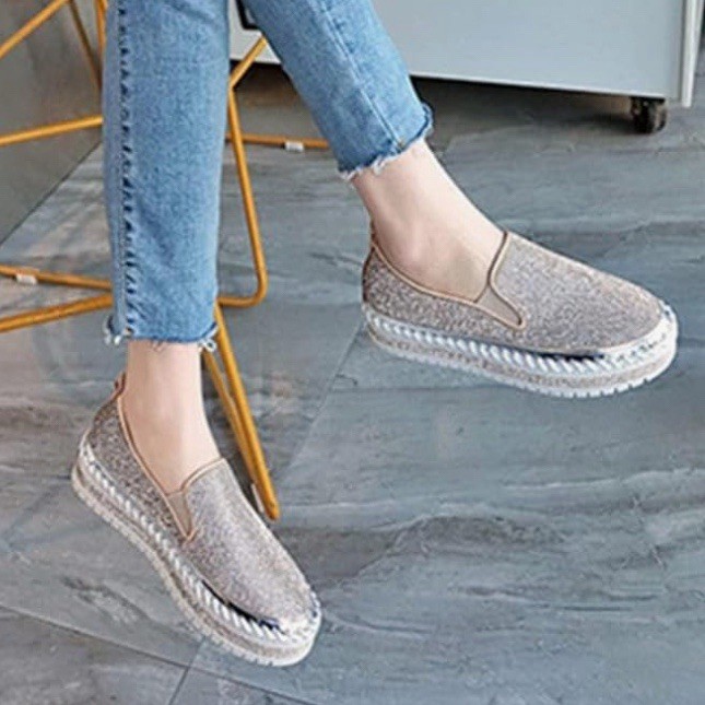 Muguan Rhinestone Silvery Glitter Thick Sole Slip-On Sneakers Size 5.5 M