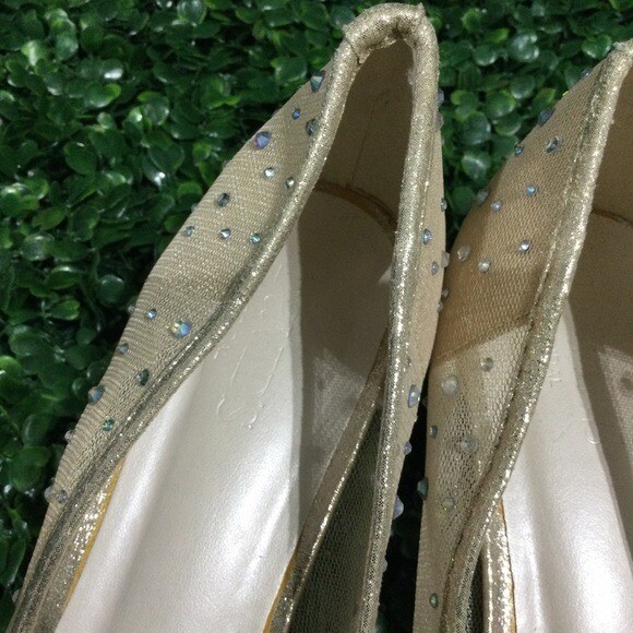 David’s Bridal Hurley Pumps Womens Size 10 Nude color with sparkling crystals