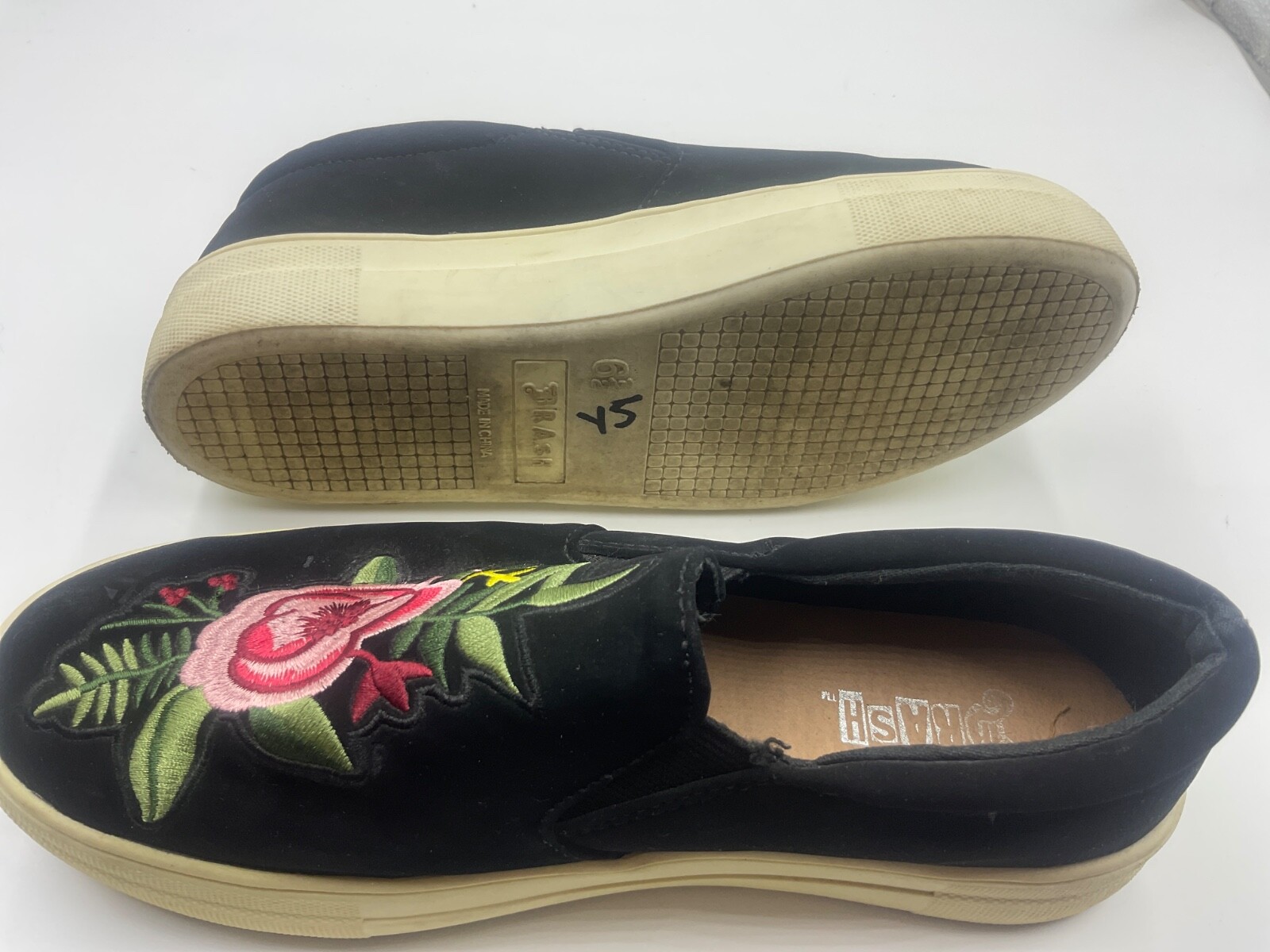 Brash Women 6.5 Slip On Flat Black Embroidered Floral Comfort Rose Greenery