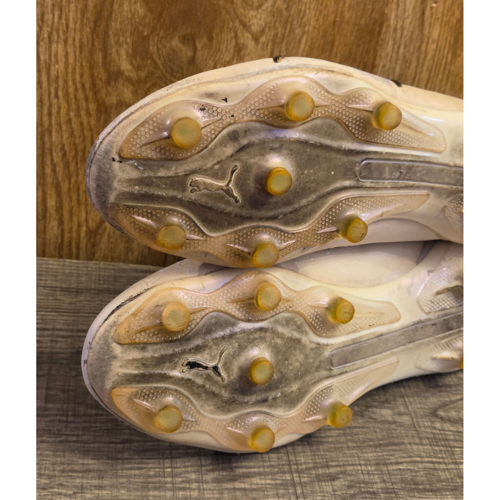 Puma King Ultimate Brilliance Soccer Cleats Womens Size 8.5 White