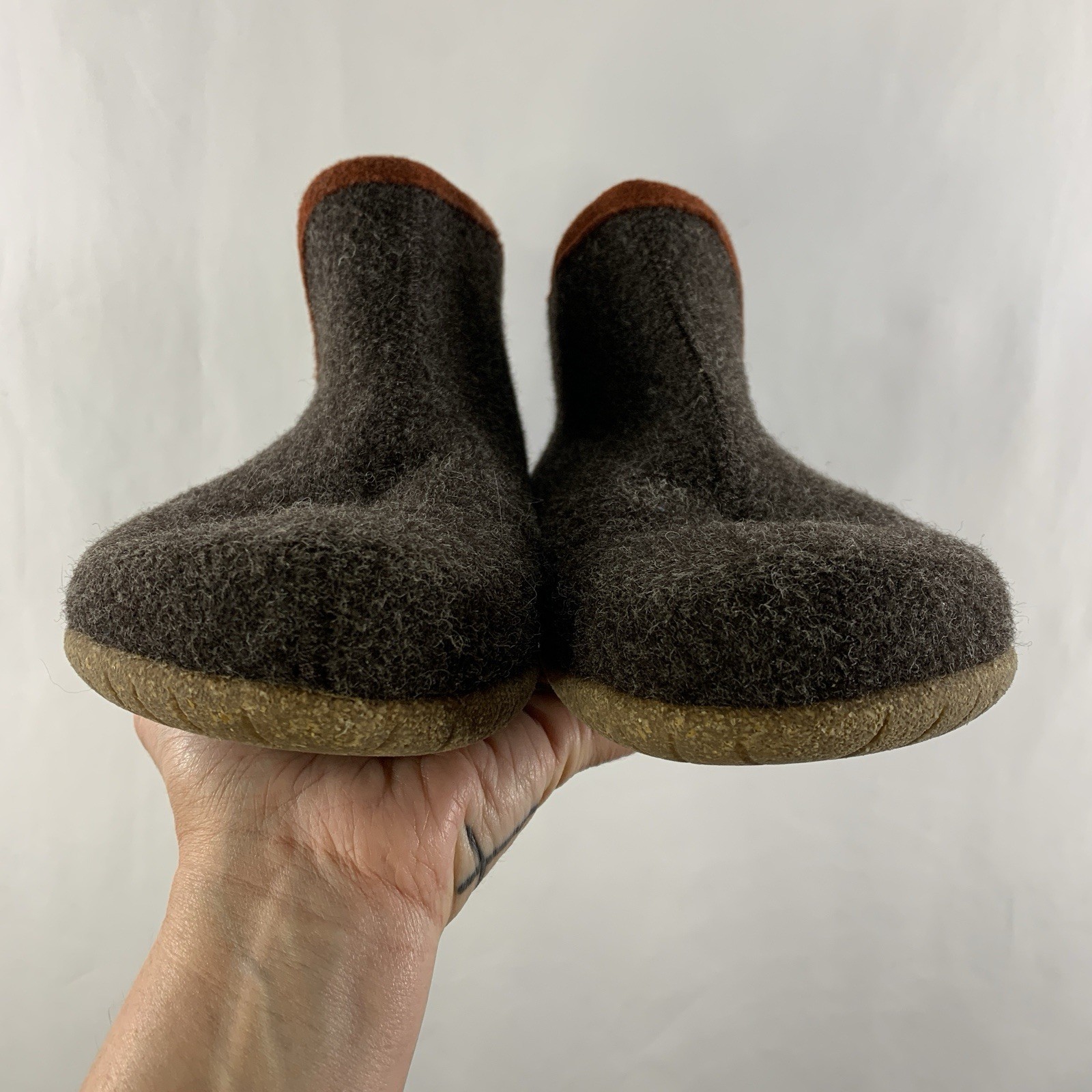 Taos Womens Woolside Boiled Wool Slipper Boot EU 41 US 10-10.5 Embroidered