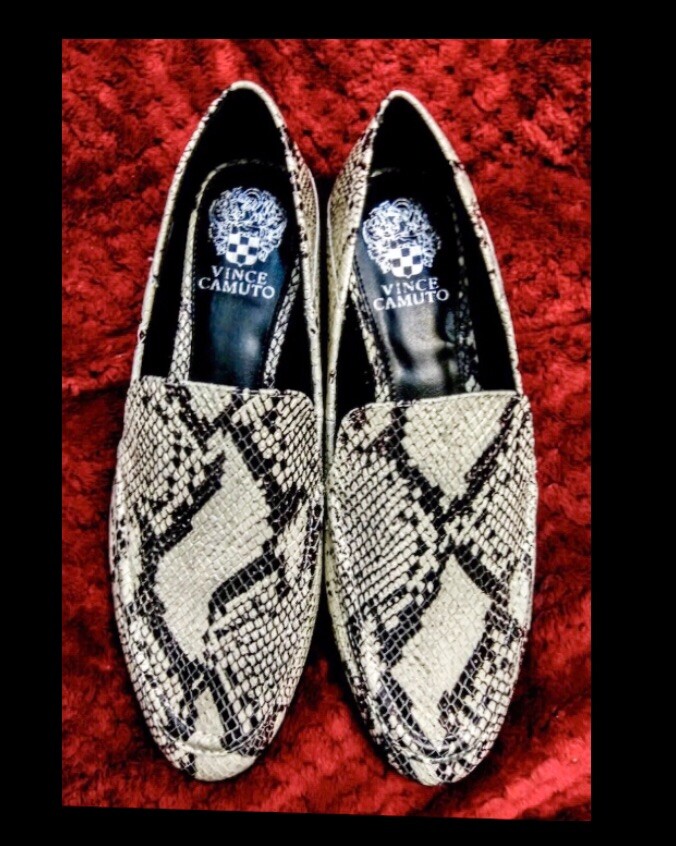 Vince camuto Jendeya2 Seashell Multi Tuscan Snake size 9M,flats 0.5″ heel
