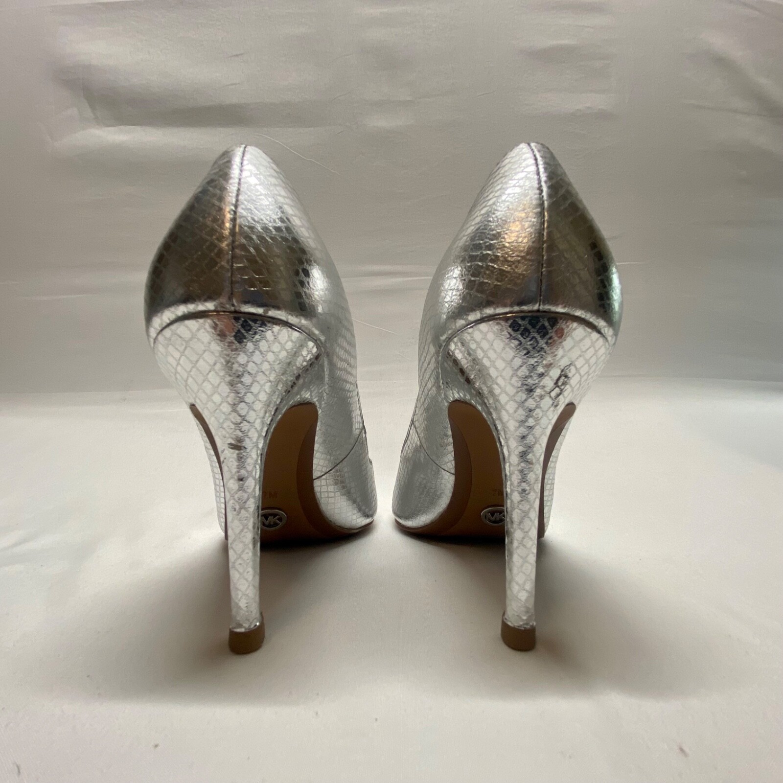 Michael Kors Claire Pump Women’s 7 Metalic Silver Snakeskin Embossed Leather GUC