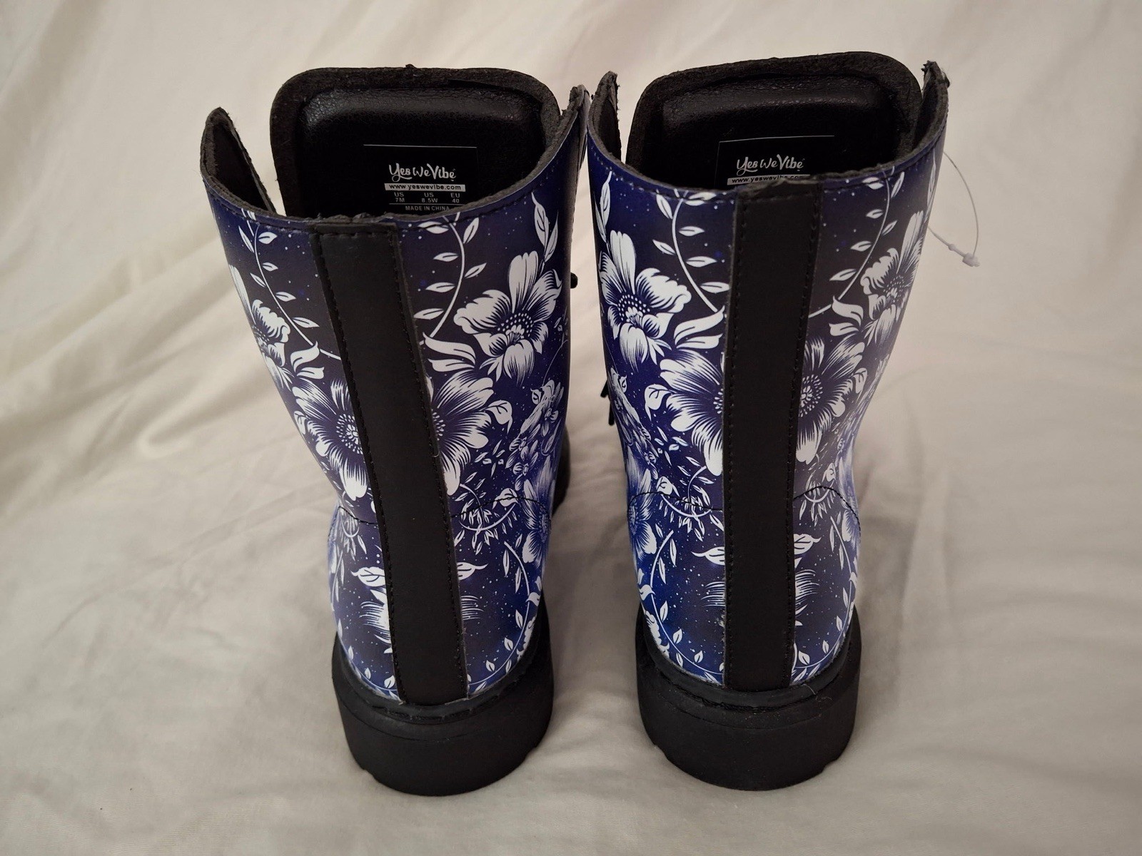 Yes We Vibe 7m 8 1/2 W Blue Pattterned Boots Flowers And Stars Purple/Navy Blue