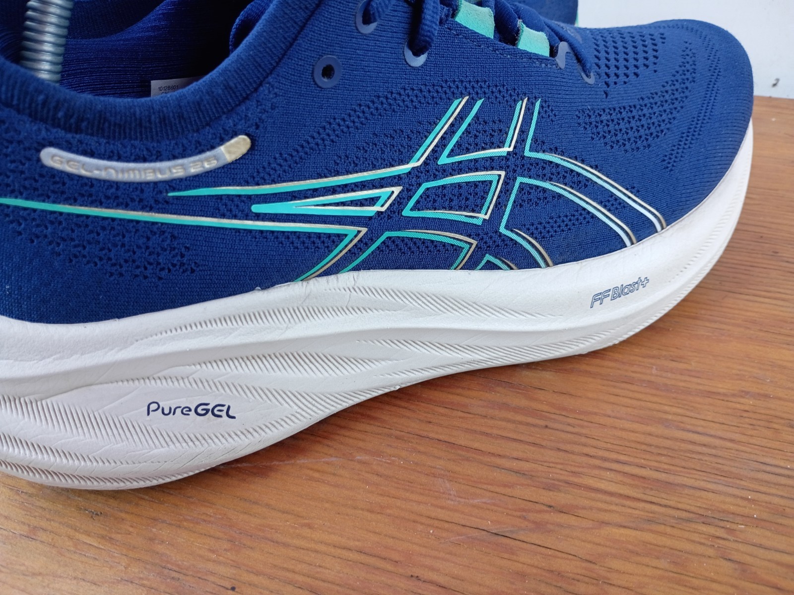 Asics Gel-Nimbus 26 Women’s Size 8 Running Shoes Blue *See description