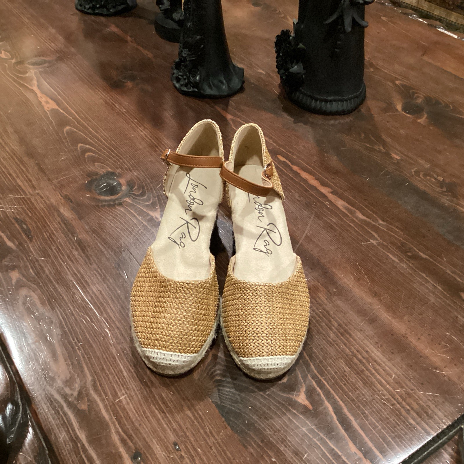 London Fog Espadrille Sandals. Womens Size 8. Dark Gold. Good Low Heel