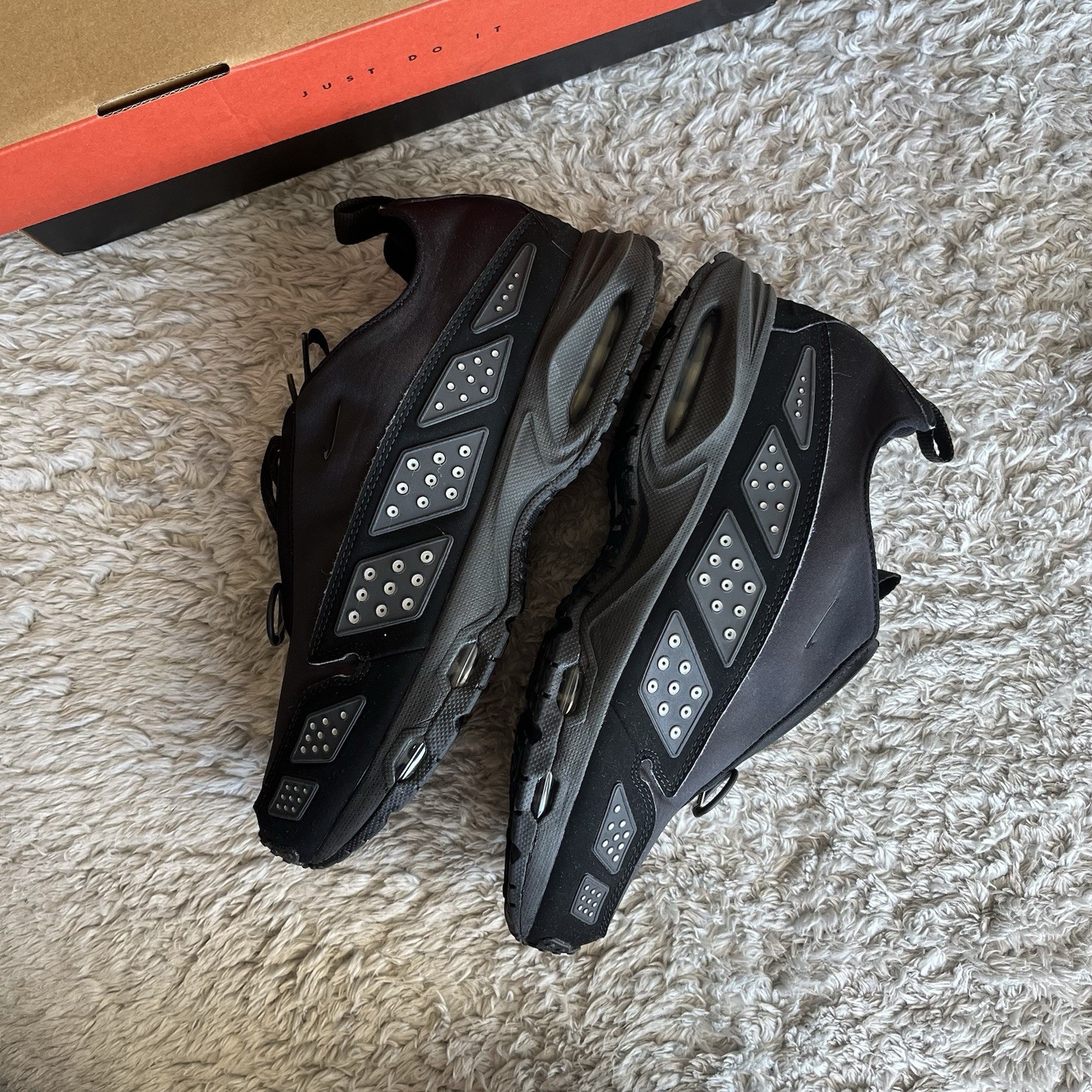 Size 10 – Nike Air Sunder Max Black Silver W
