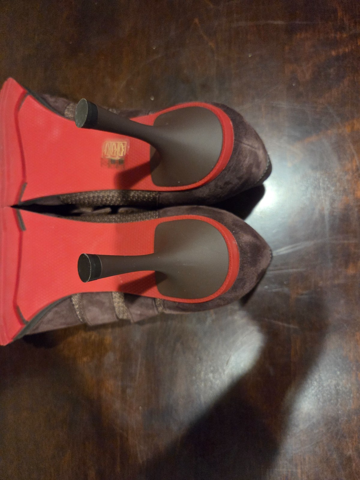 Sneex Hy-Heel. Size 9. Worn once inside. Out of stock online: Limited Edition