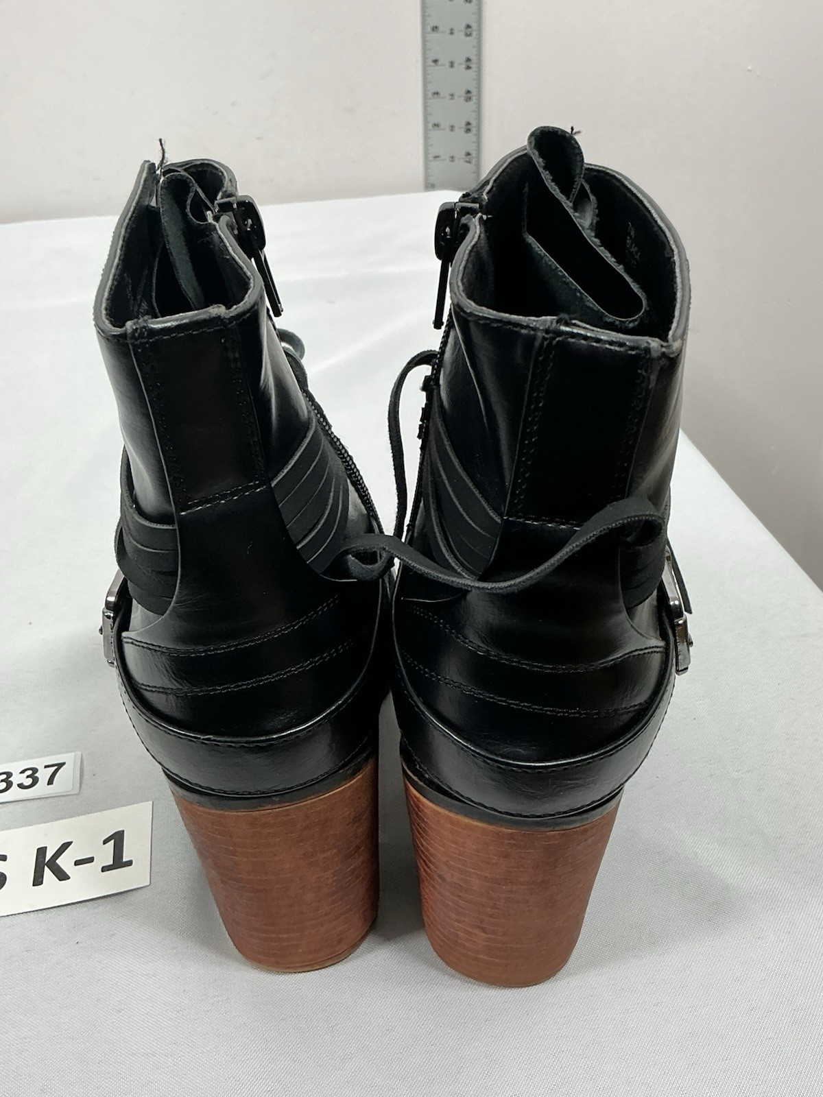 Womans Excellent Condition Celebrity Pink Duke Ankle Boots 7 W Black Block Heel