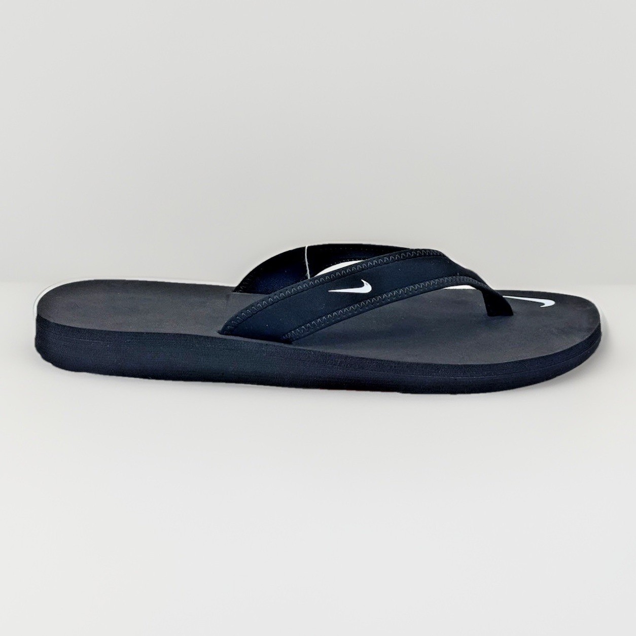 Size 11 Women Nike Celso Thong Sandals 314870-011 Defects Scuffed/Scratched Foam
