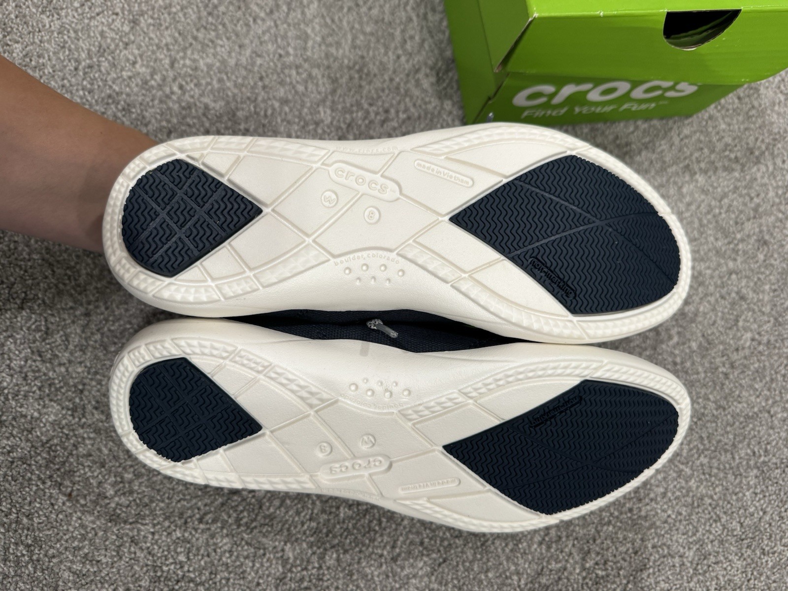 NWT Women’s CROCS Walt II Canvas Skimmer Shoes Size 8 Standard Fit