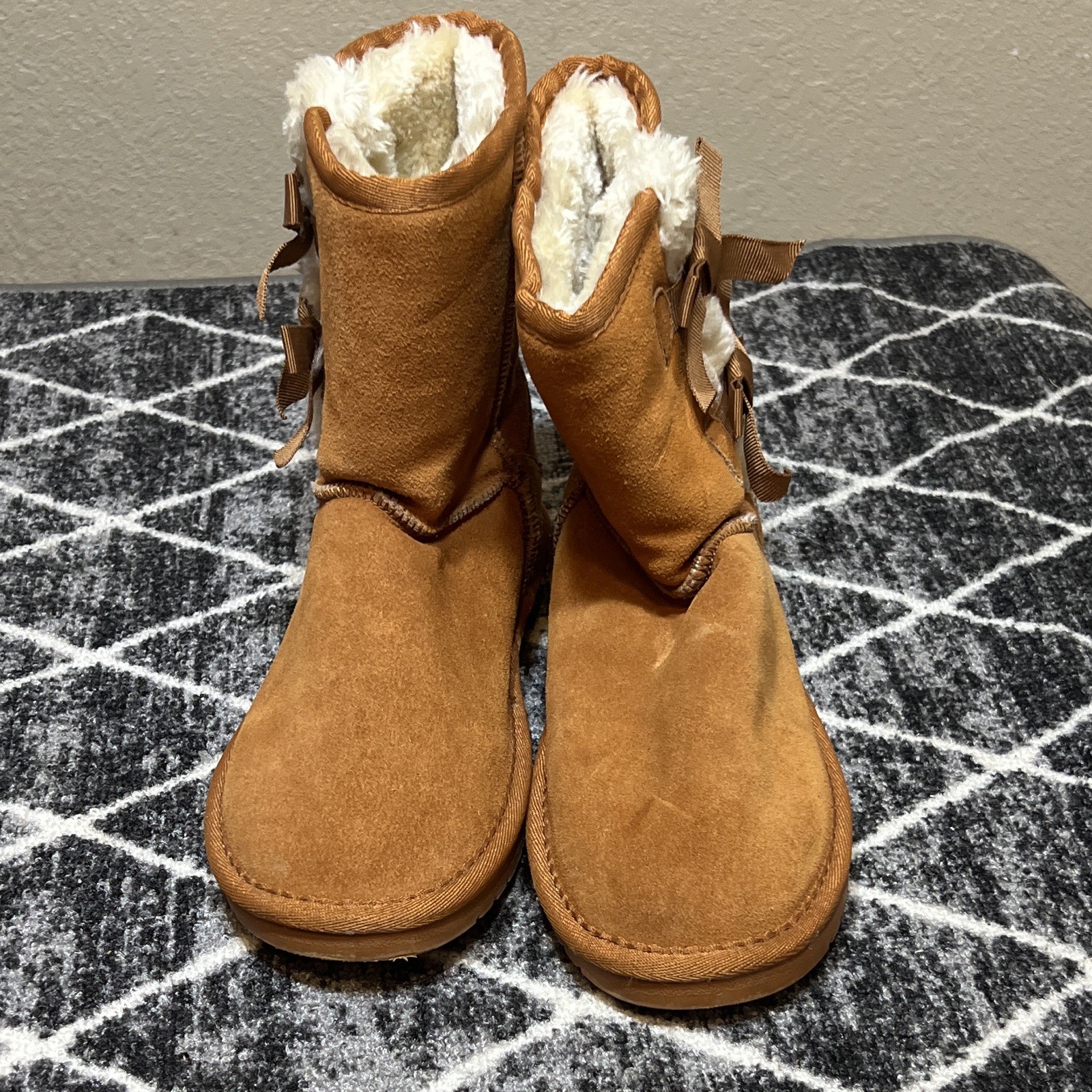 New Size 8 Women’s Serra Suede Boots w/Bows Accents Fur Lined