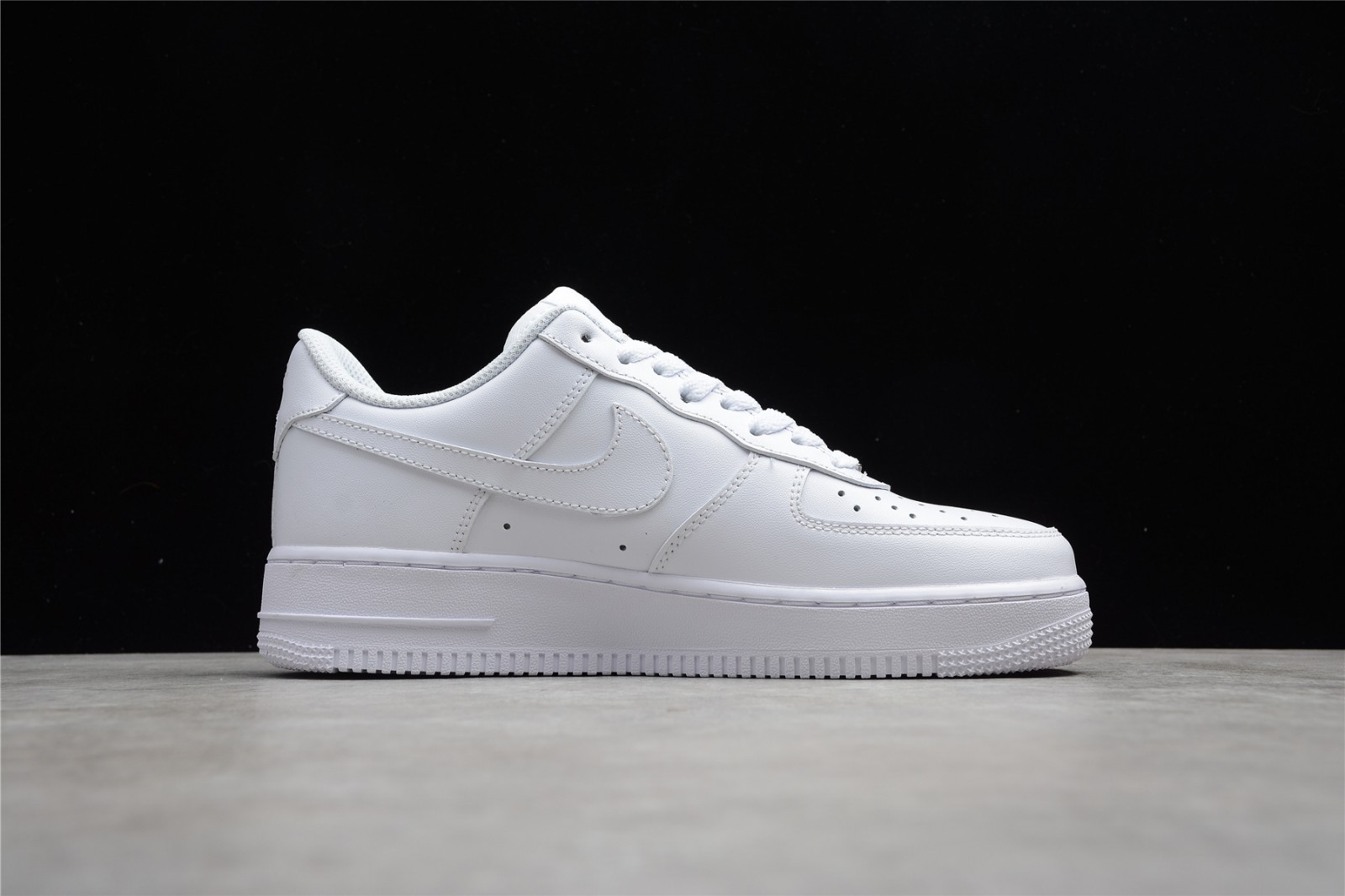 Nike Air Force 1 Low Triple White ‘07 BRAND NEW, MEN AND WOMEN SIZES
