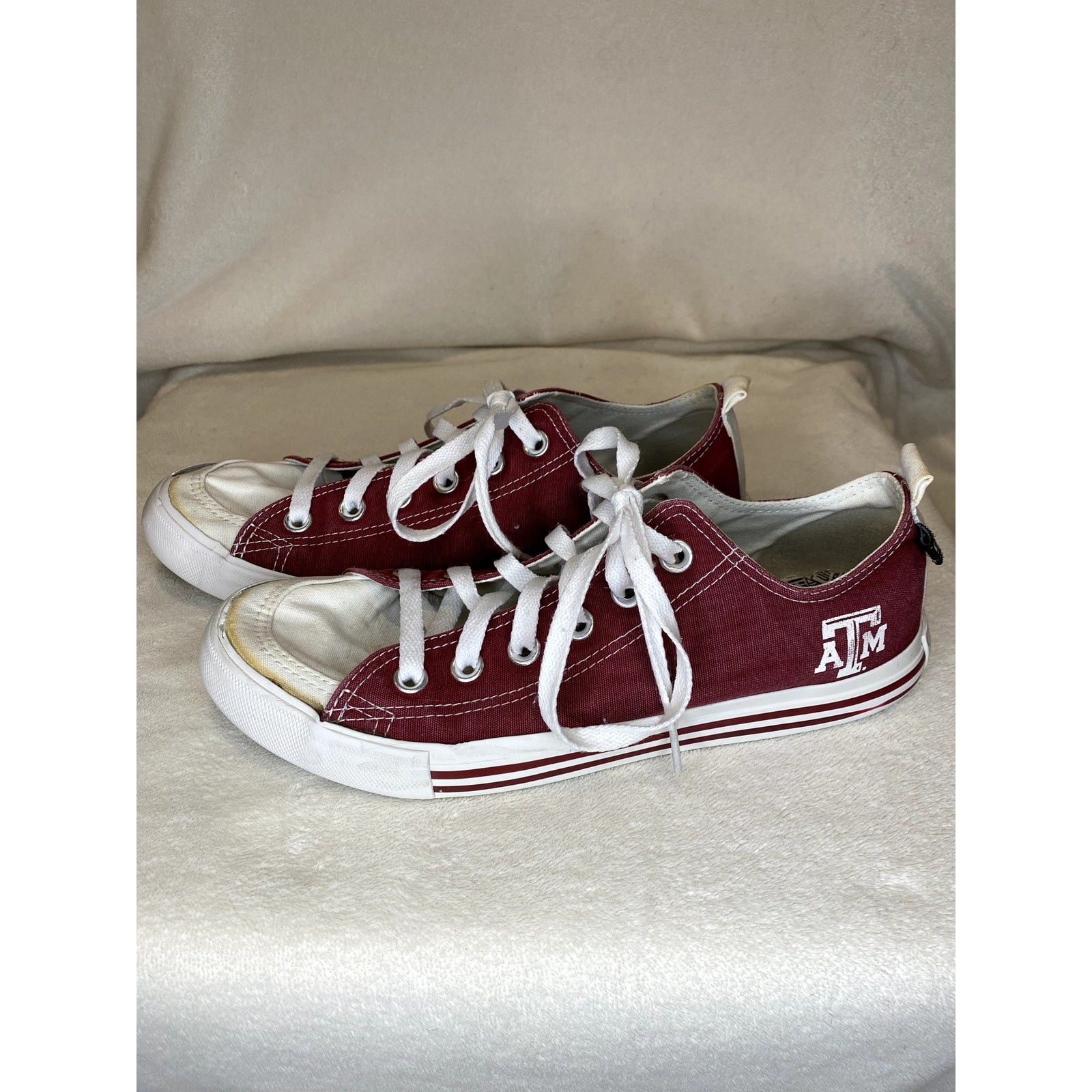 SKICKS Low Top Women’s Tennis Shoes Sneakers Size 8M Texas A&M
