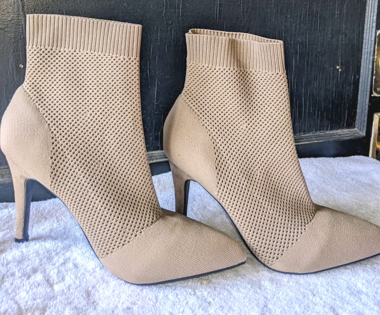 MIA McKinley Womens Beige Knit Sock Ankle Bootie Slip-On Pointed Toe 7.5