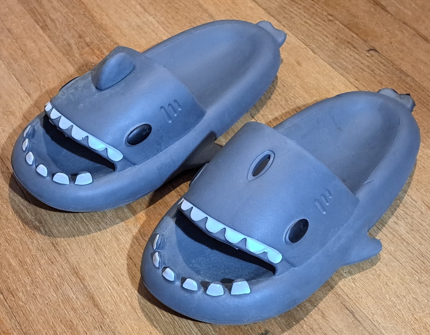 Shark Slides Sandals Slippers Summer 46-47 Flip Flops Mens Womens *Missing a Fin