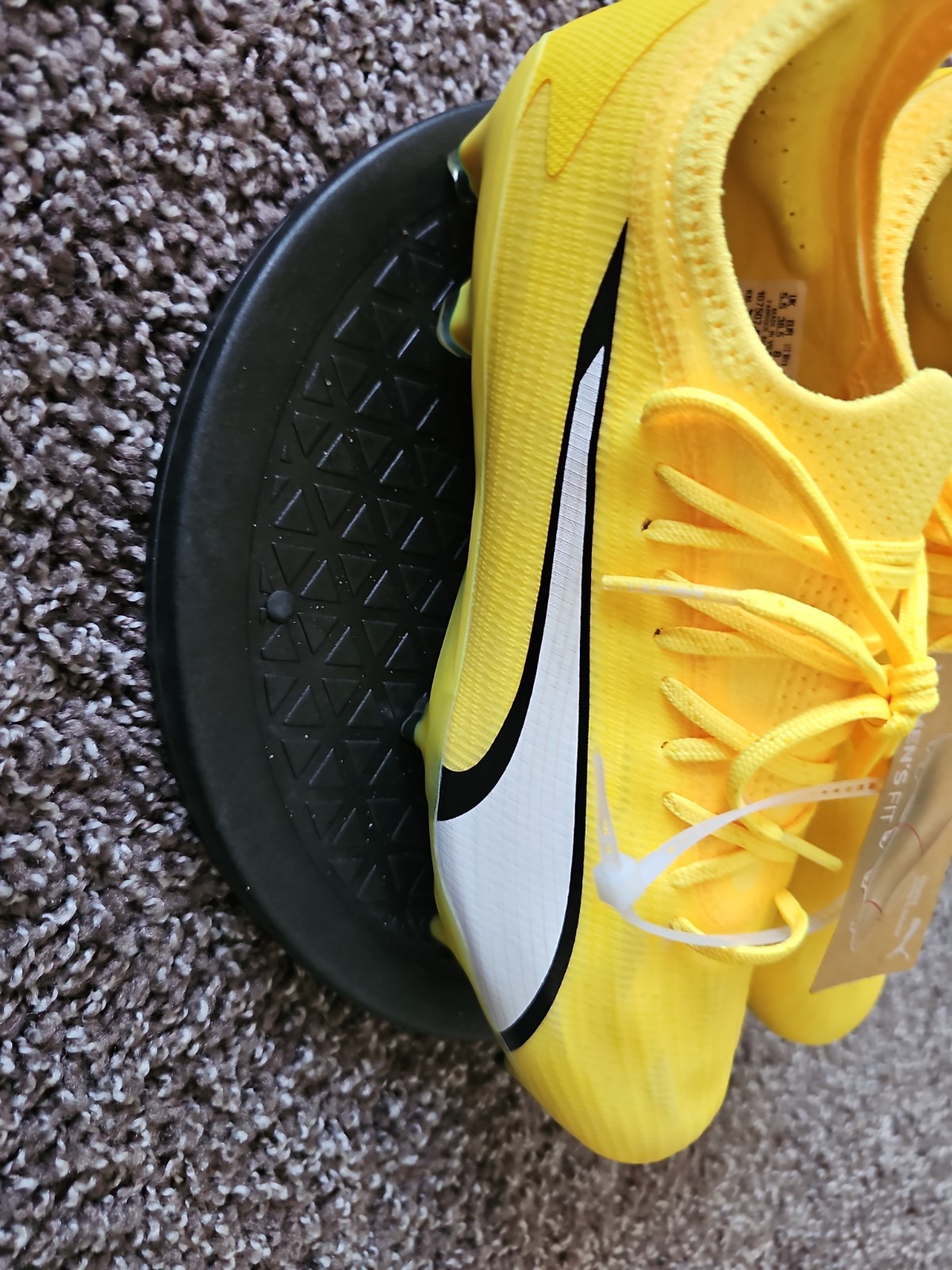 PUMA Ultra Ultimate FG AG Soccer Cleats Voltage Pack 107507-04 Women Size 8.5