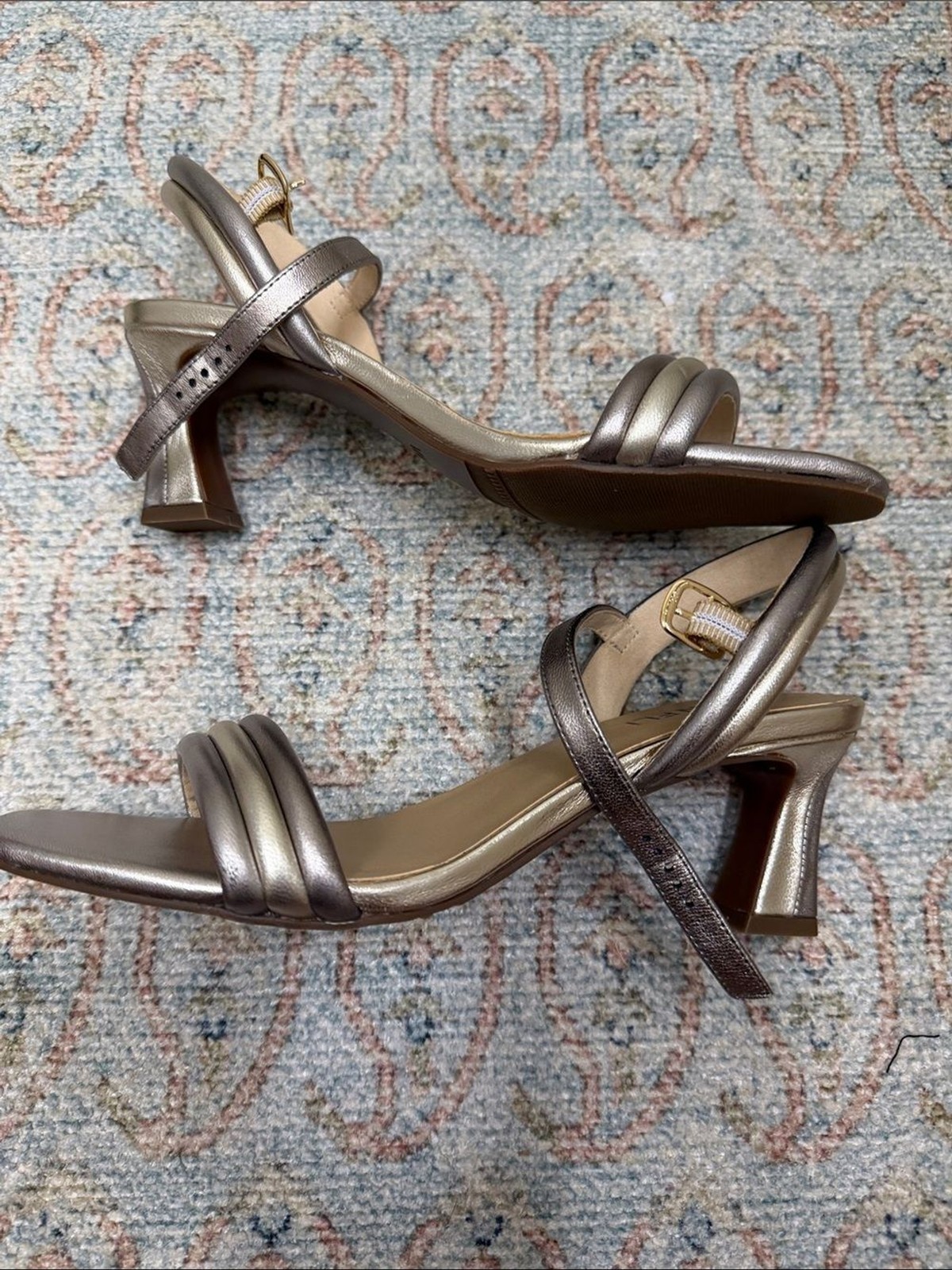 VANELi Metallic Silver and gold Block Heel straps Sandals – Women’s size 8.5N