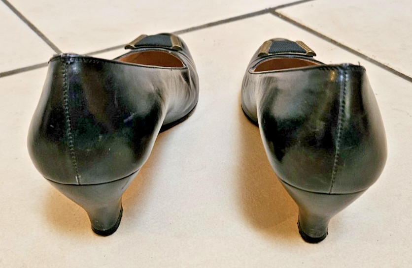 Vintage Ferragamo 6 1/2 6.5 AAA Narrow Black Pumps Ribbon w/ Gold Accent Toe