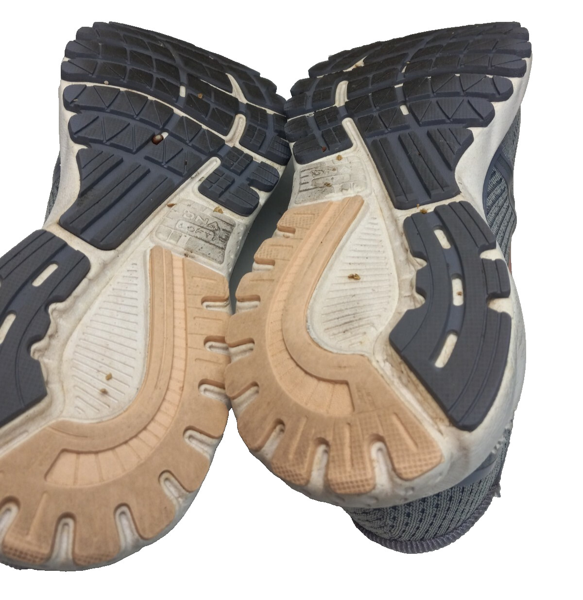 Brooks Adrenaline GTS 20 Gray Running Shoes Womens Sz 8.5 B (see scuff in pic)