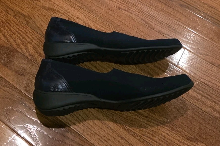 Munro Traveler Slip on Shoes *Size 11* Black *See Description *