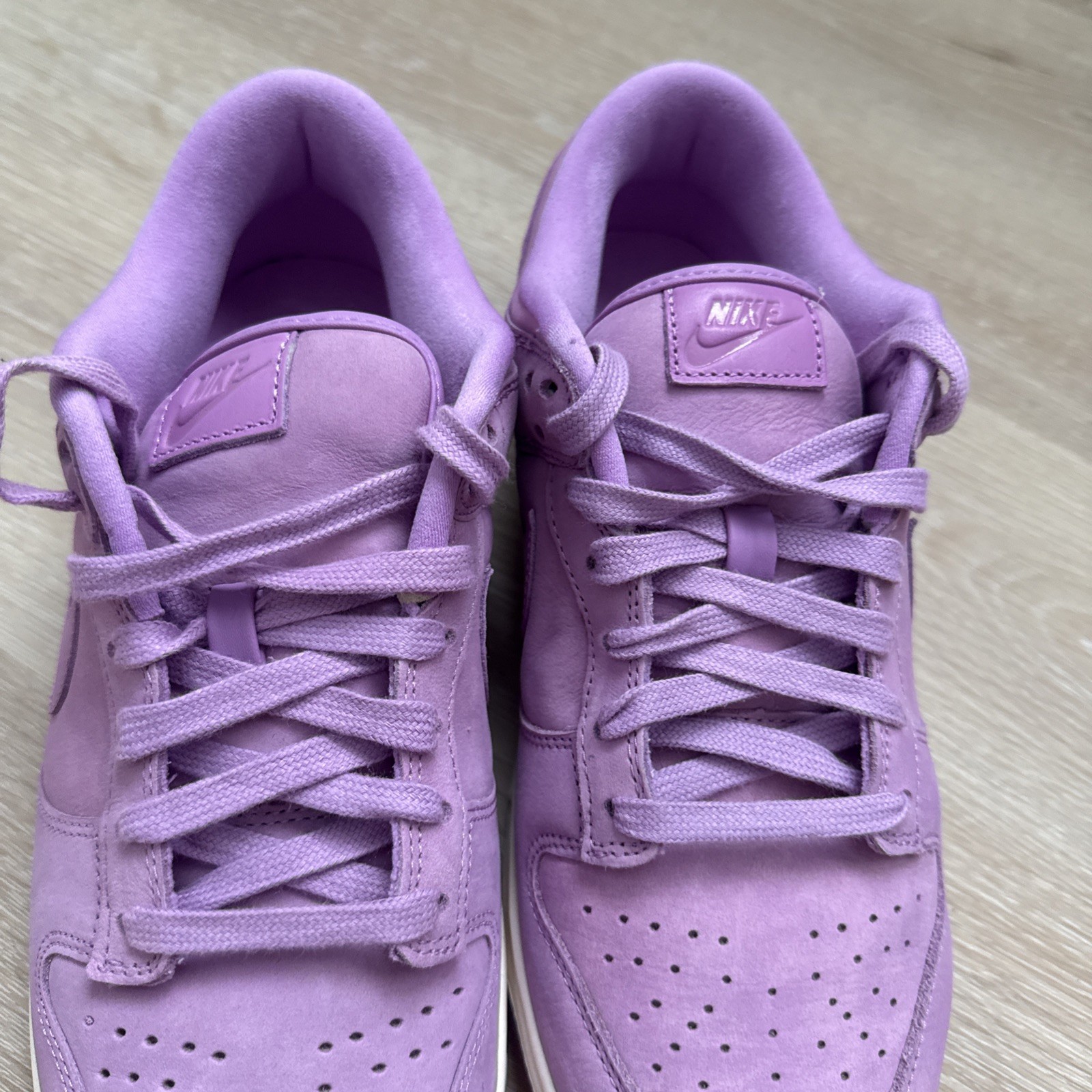 Nike Dunk Low DV7415-500 Sneakers Women’s size 9.5 Rush Fuschia Pink Purple