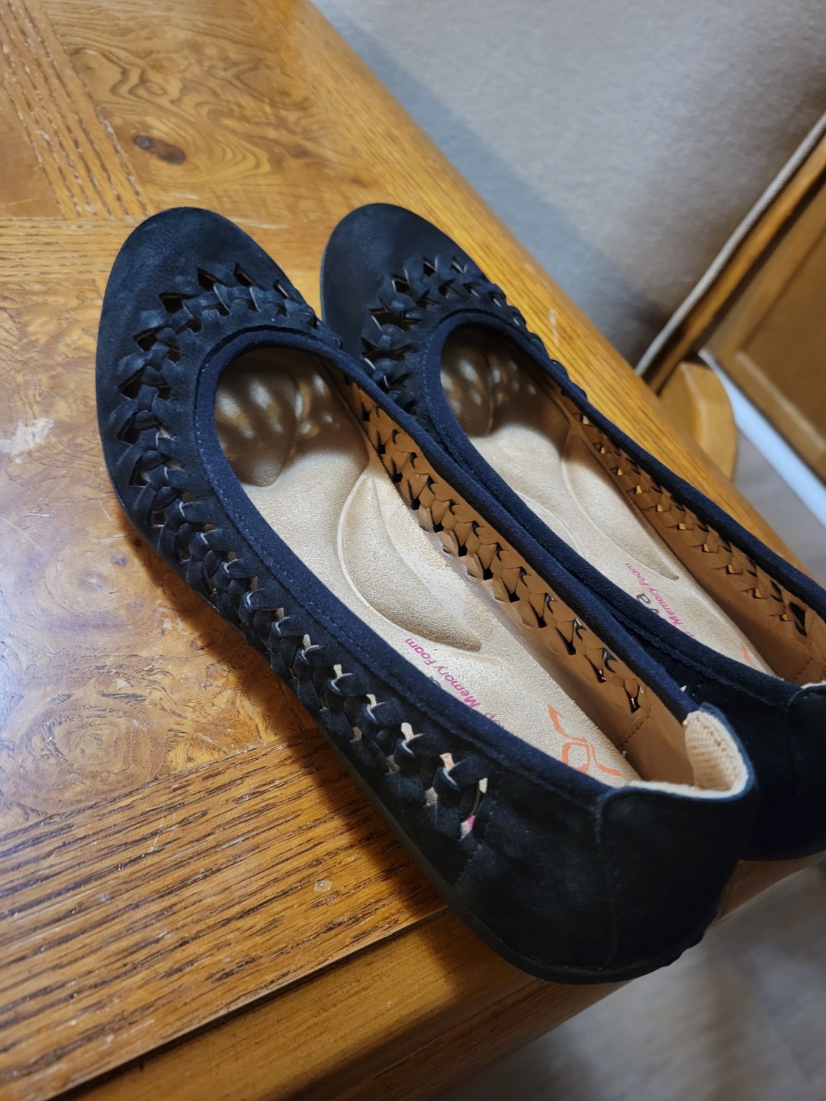 Black Punched Suede Leather Shallow Toe Flats By Comfortiva Sz 7 Narrow. CLEAN!!